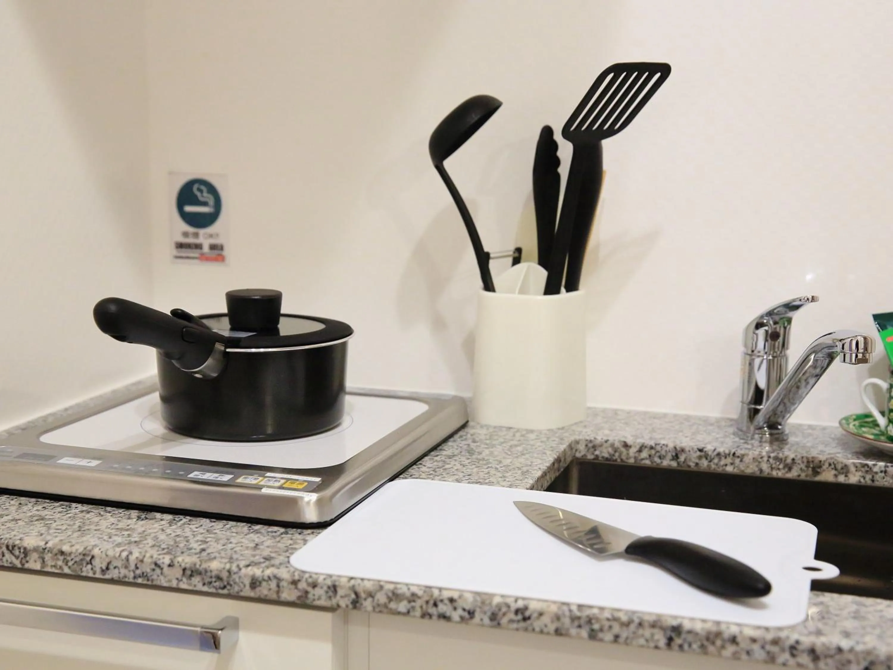 Coffee/tea facilities in Kamon Inn Hieijocho