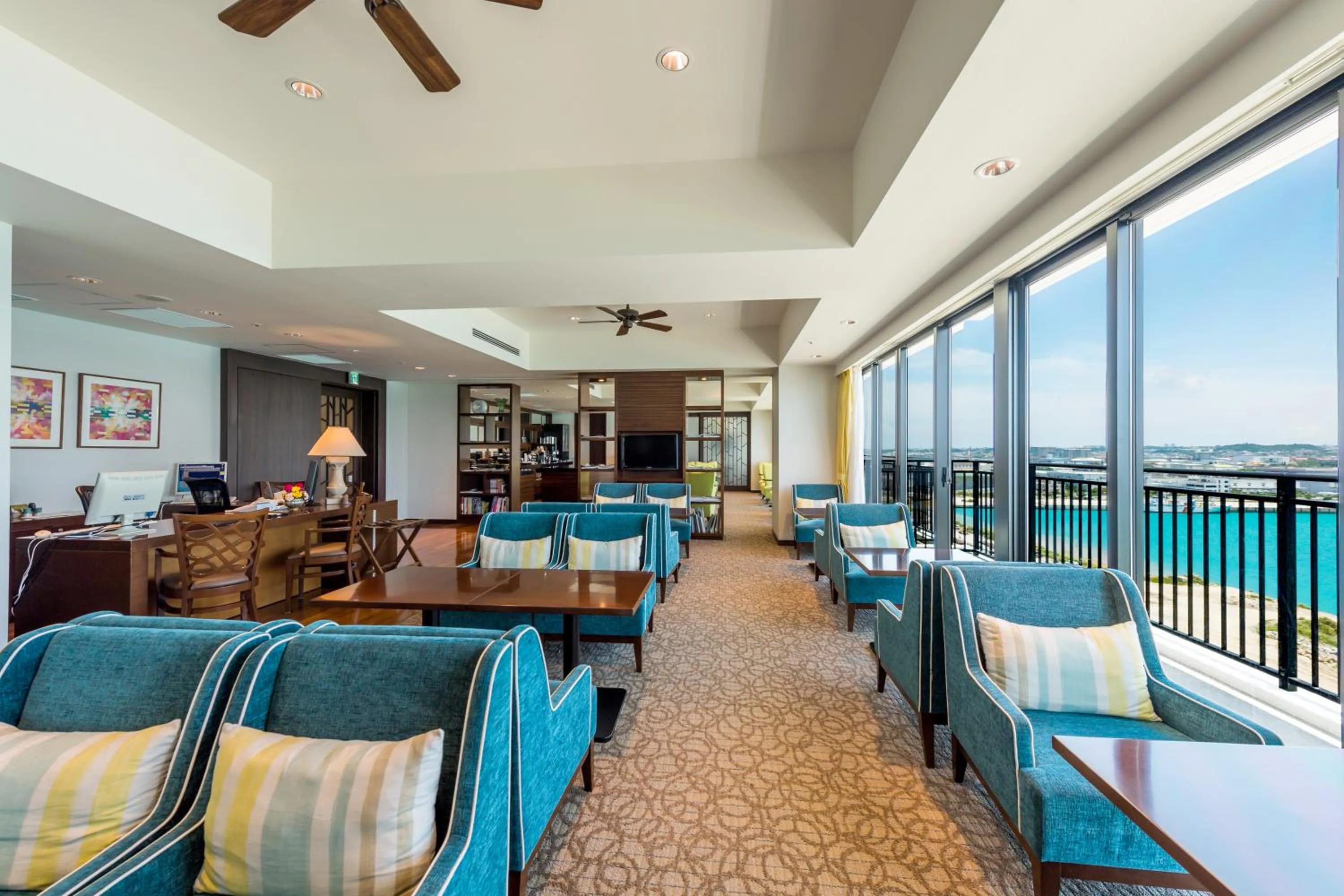 Lounge or bar in Southern Beach Hotel & Resort