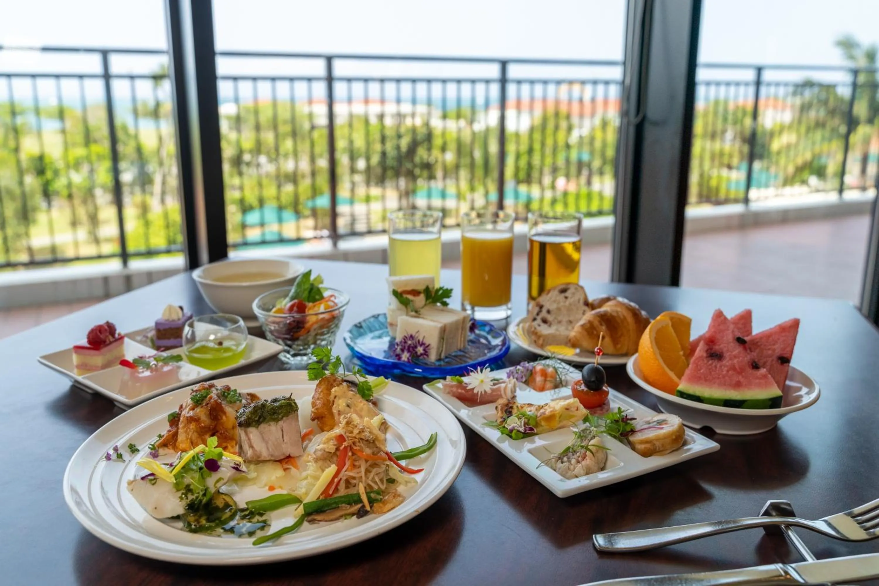 Restaurant/places to eat in Southern Beach Hotel & Resort