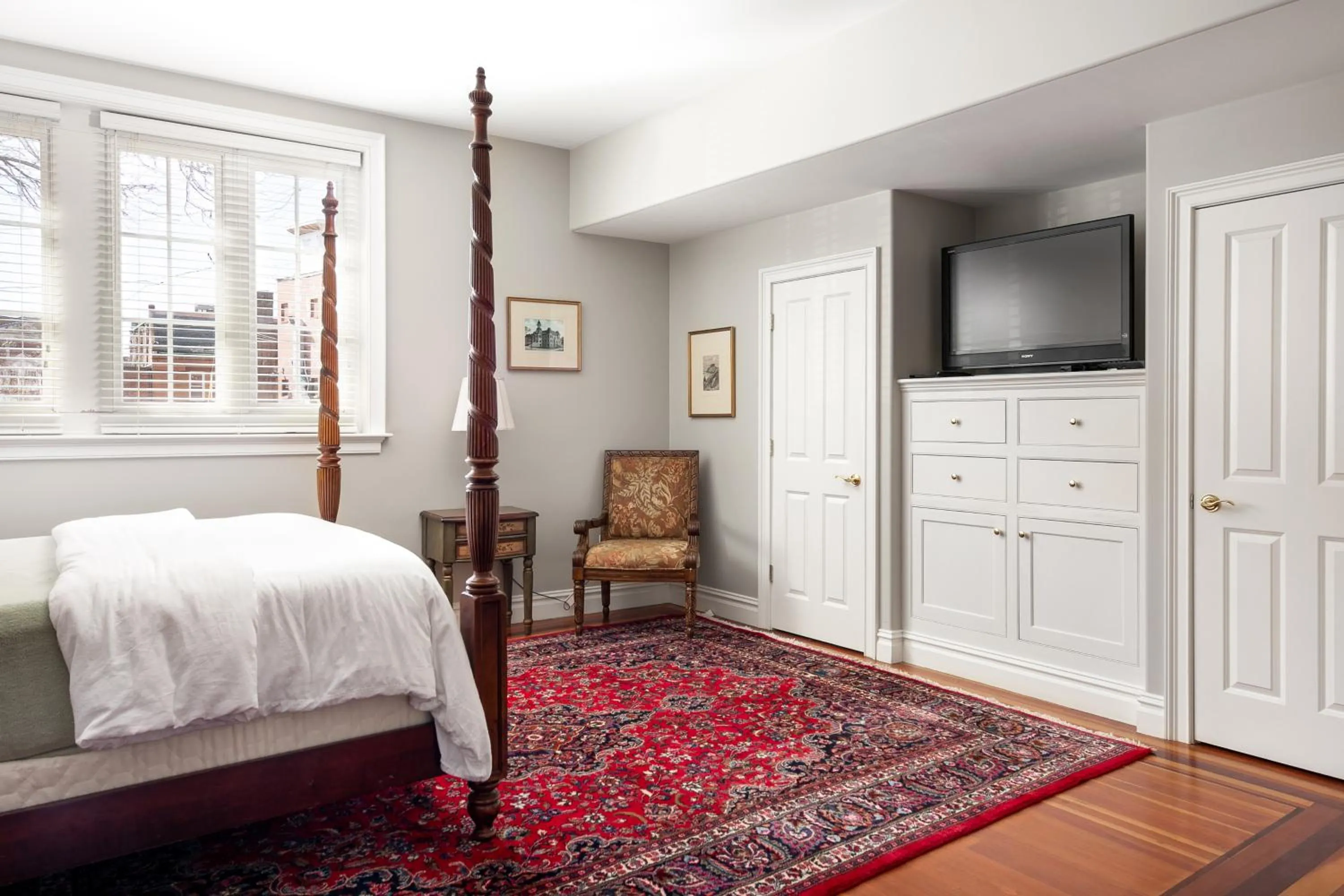 Living room in Pelham Court Hotel