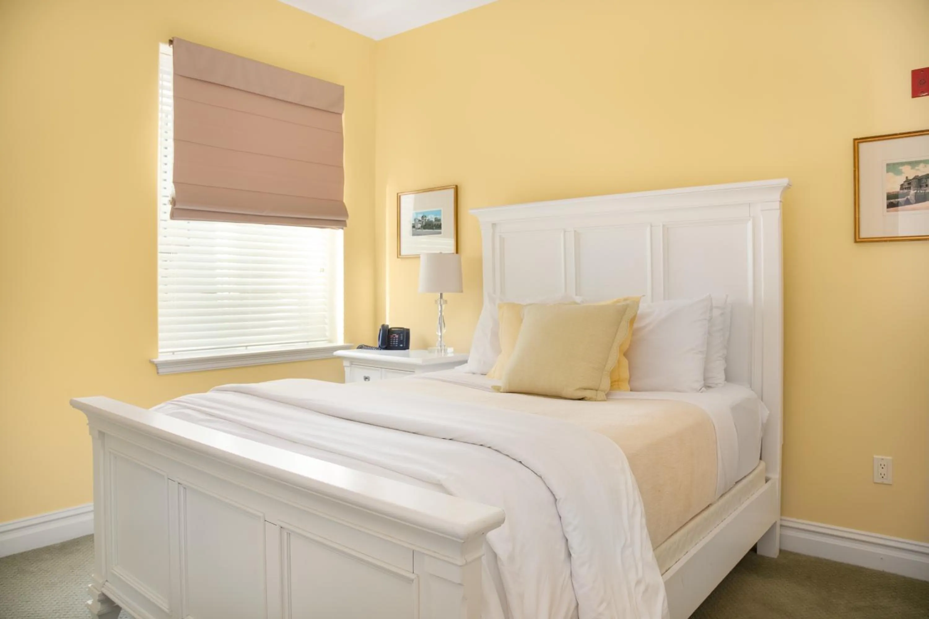 Bed in Pelham Court Hotel