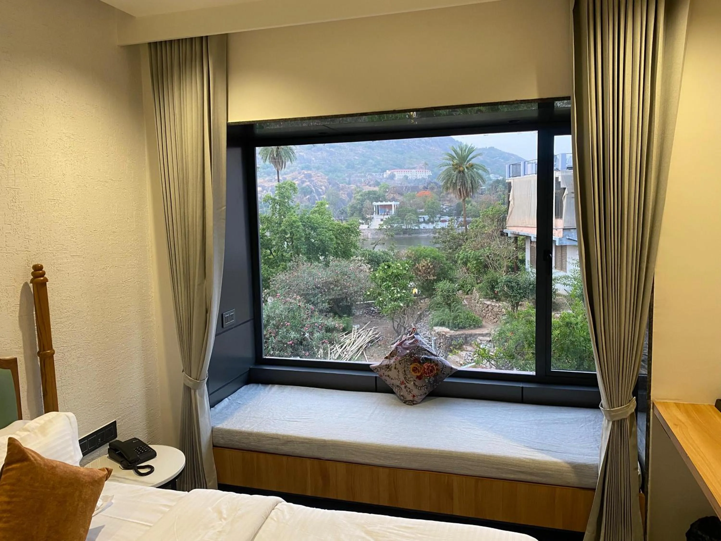 Hotel Crystal inn Nakki Lake 25 Meter