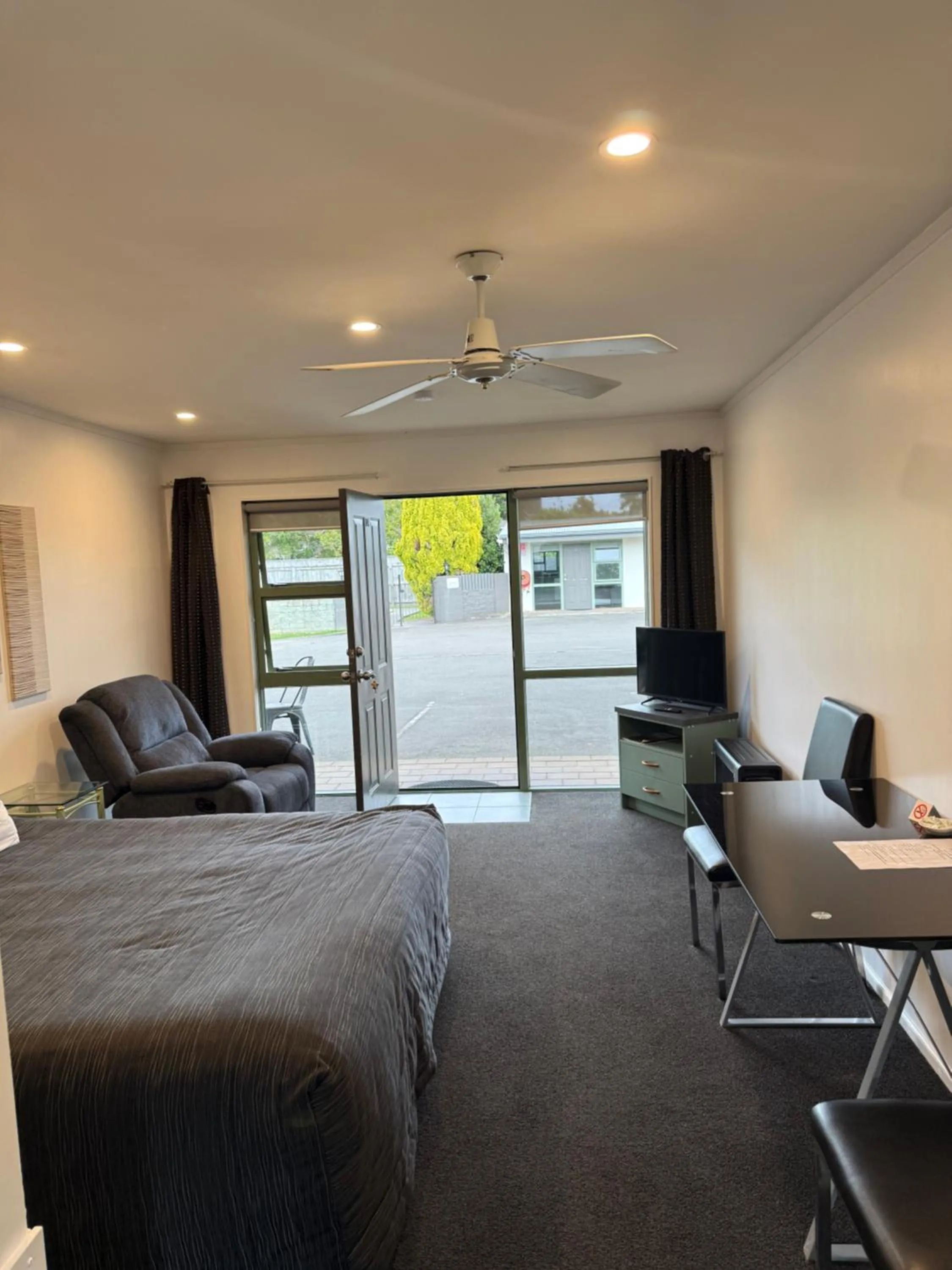 TV and multimedia, Bed in A'La Vista Motel