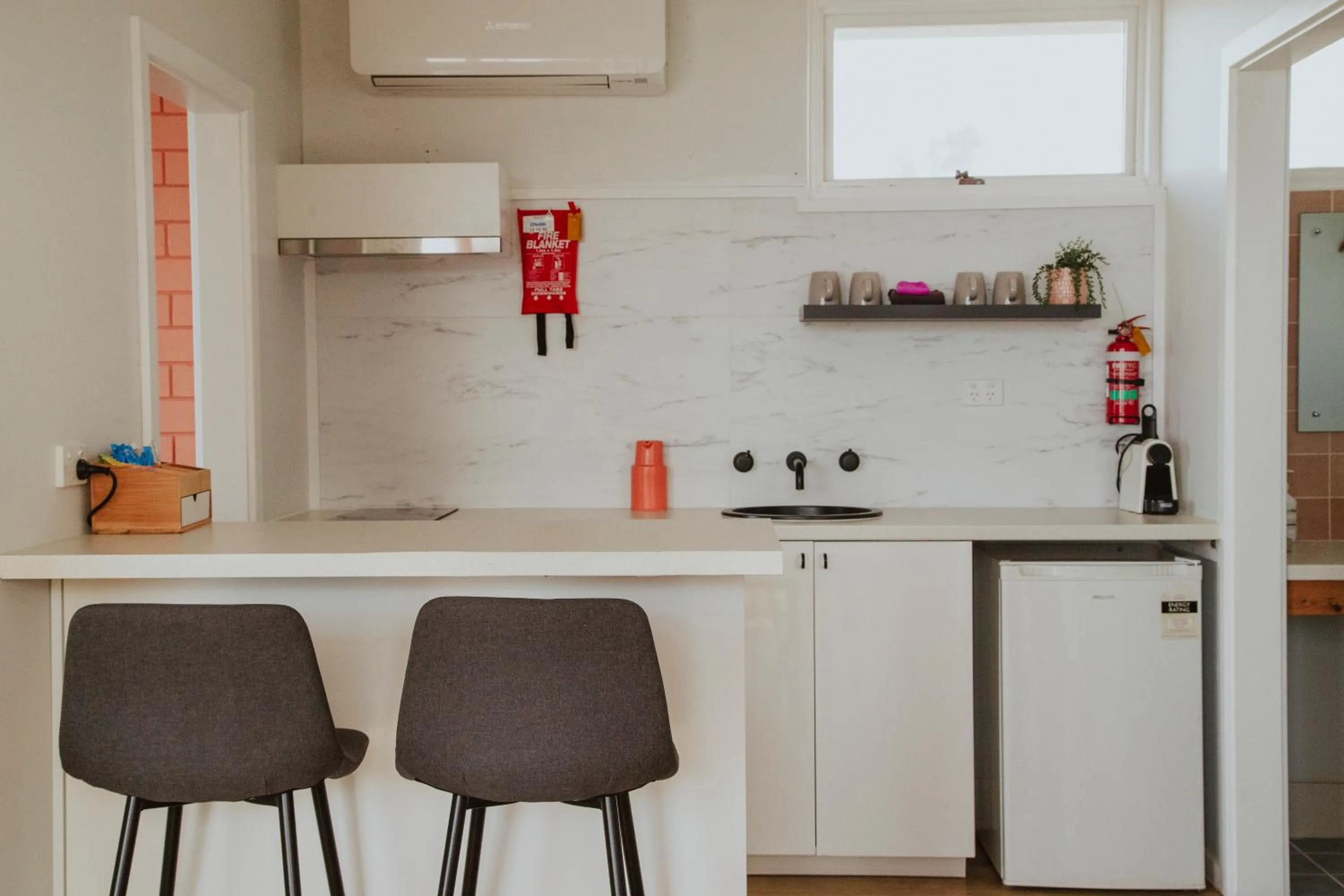 Kitchen or kitchenette in Kangaroo Island Seaview Motel