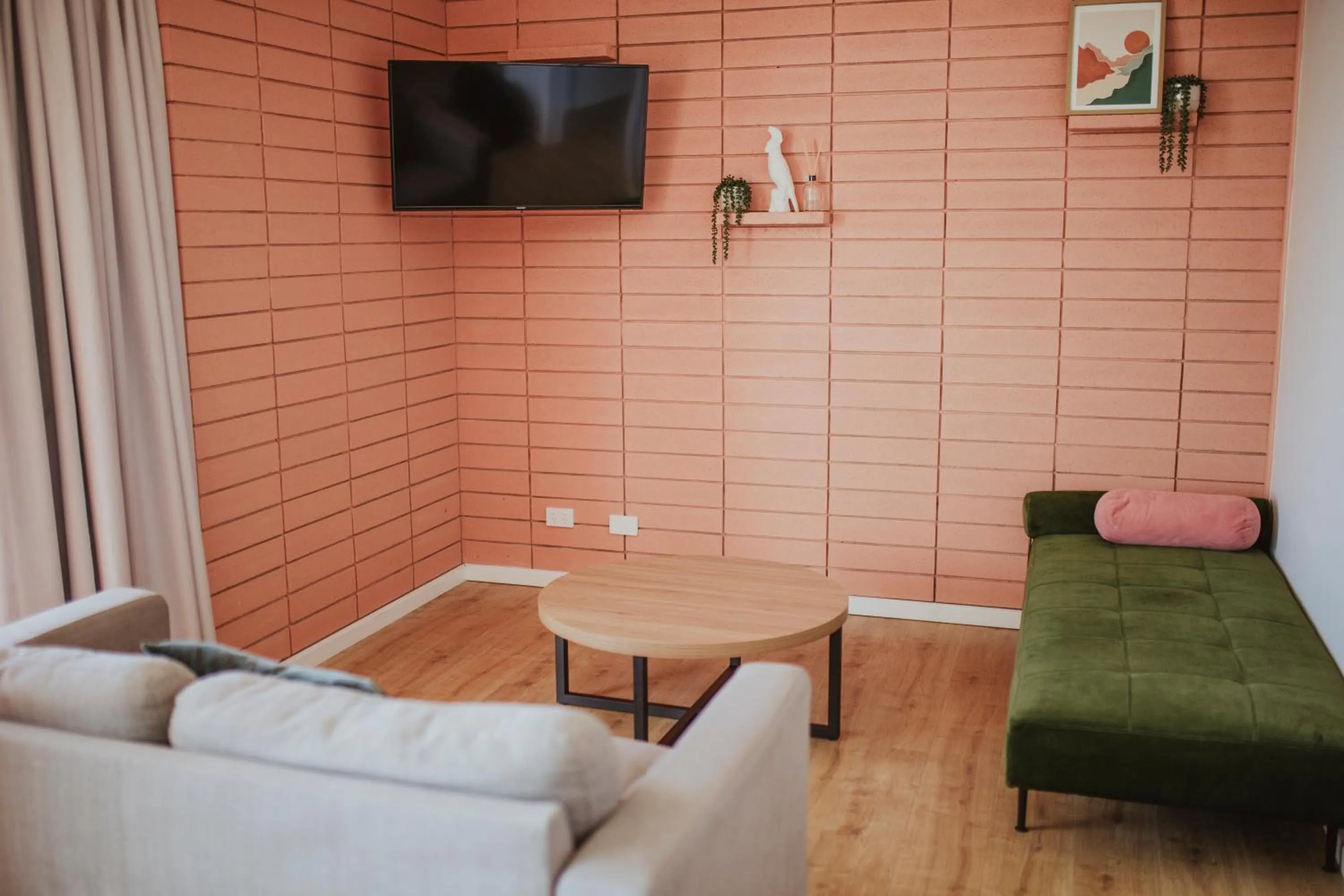 Communal lounge/ TV room in Kangaroo Island Seaview Motel