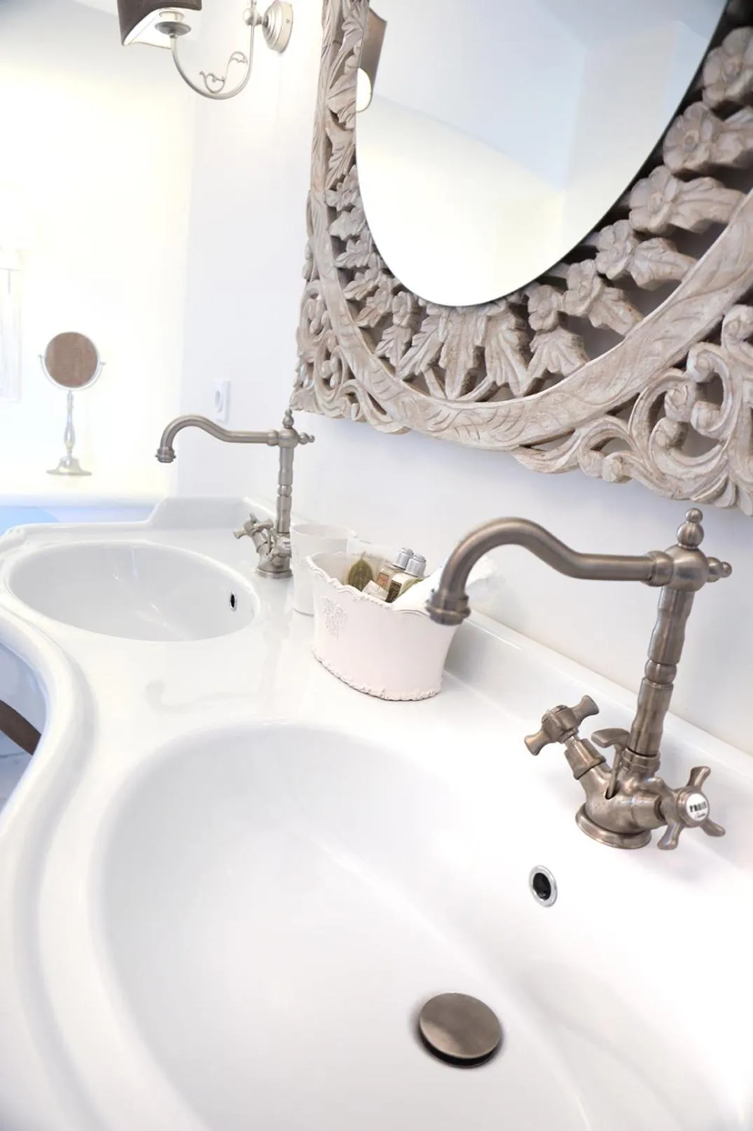 Double or Twin Room with Garden View in L'Hostellerie du Moulin des Oliviers