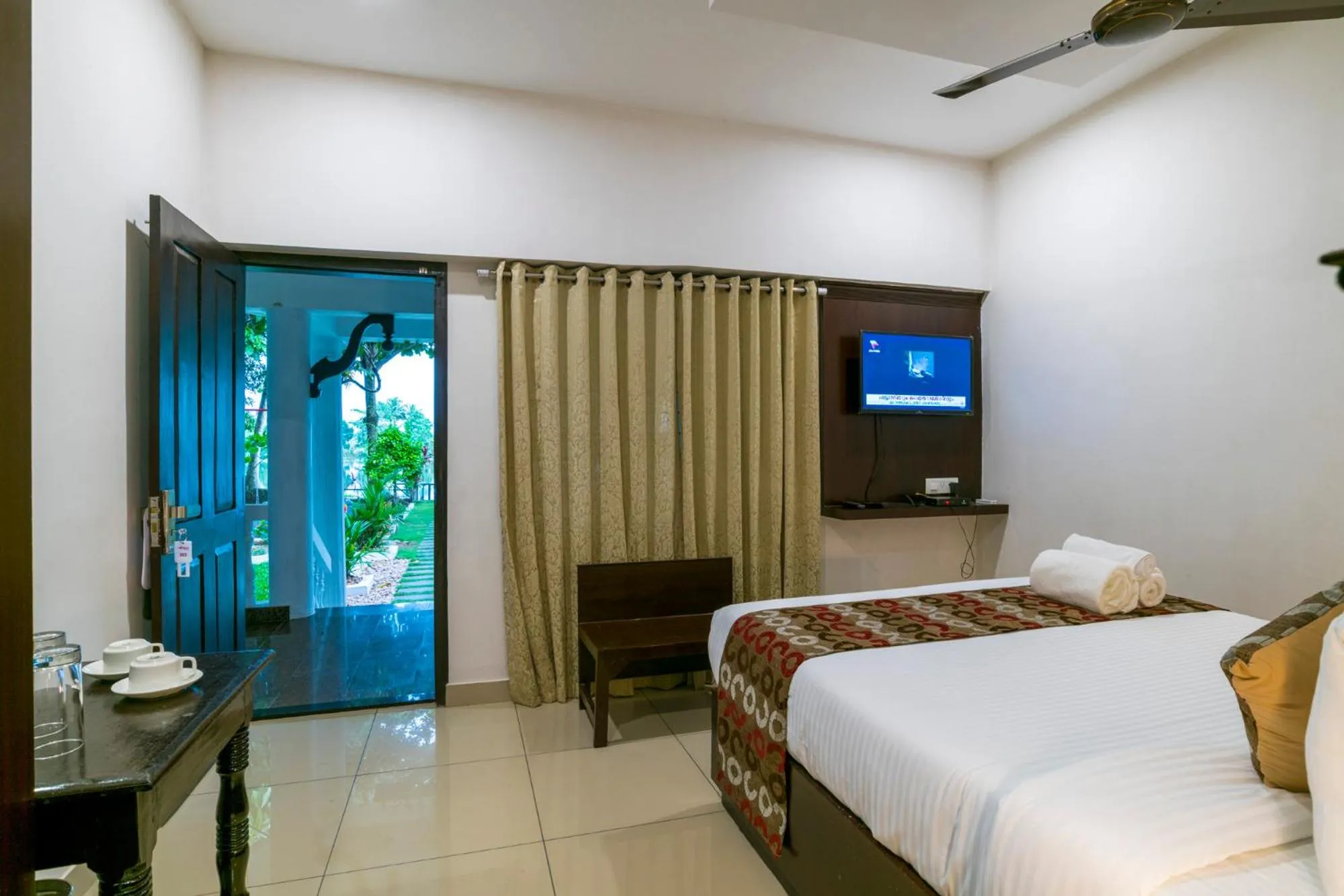 Bedroom, Bed in Warmth Lake Haven