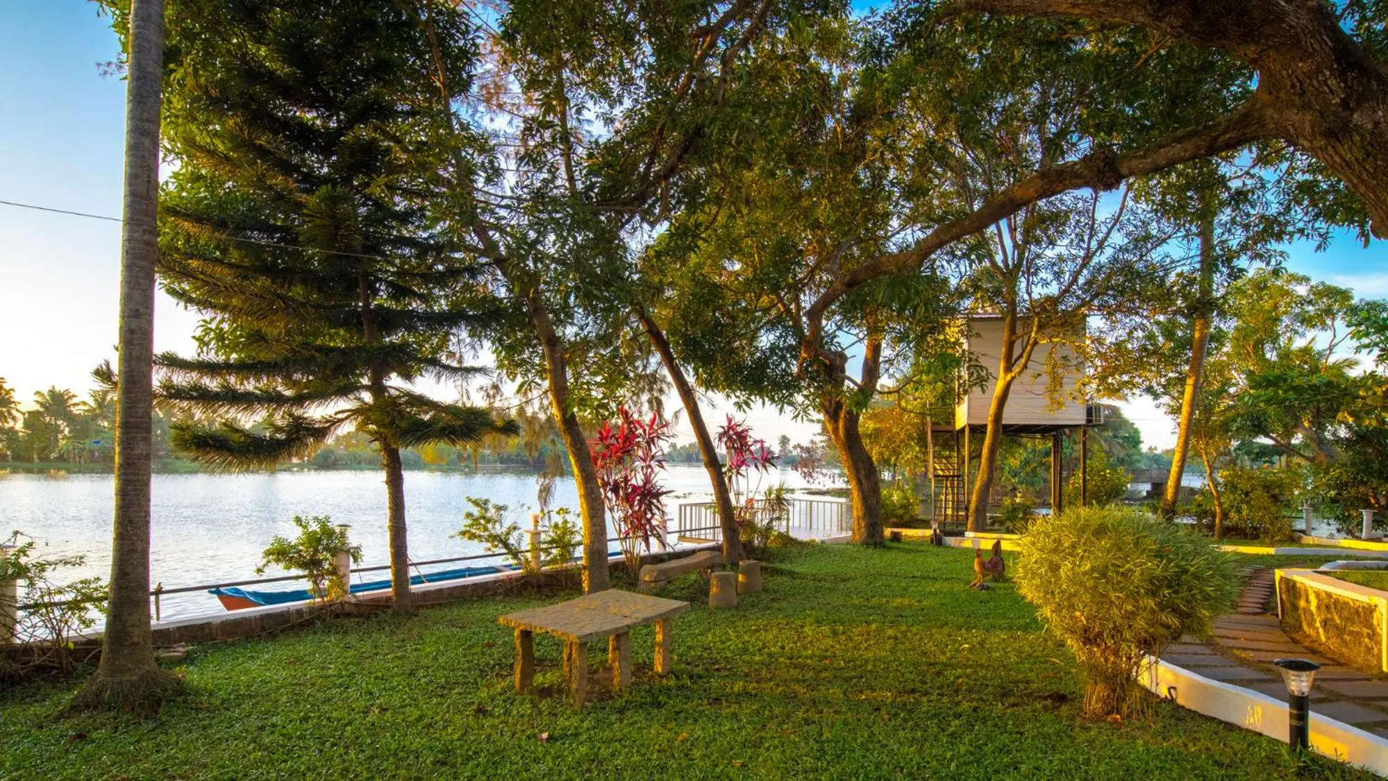 Lake view in Warmth Lake Haven