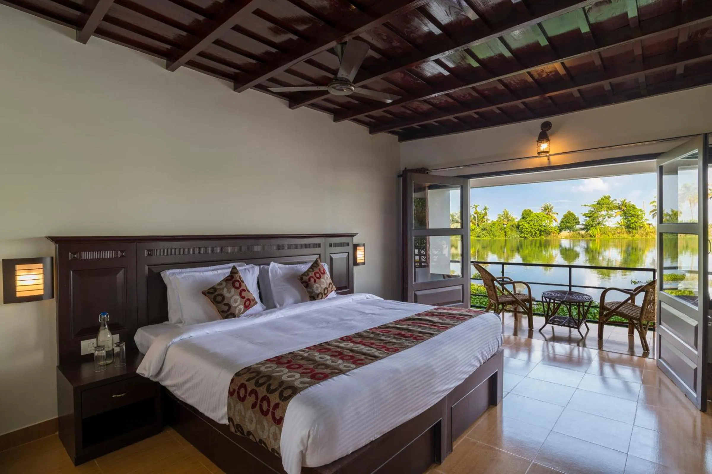 Photo of the whole room, Bed in Warmth Lake Haven