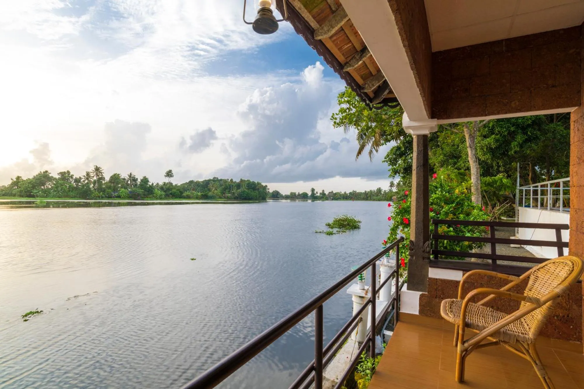 Lake view in Warmth Lake Haven