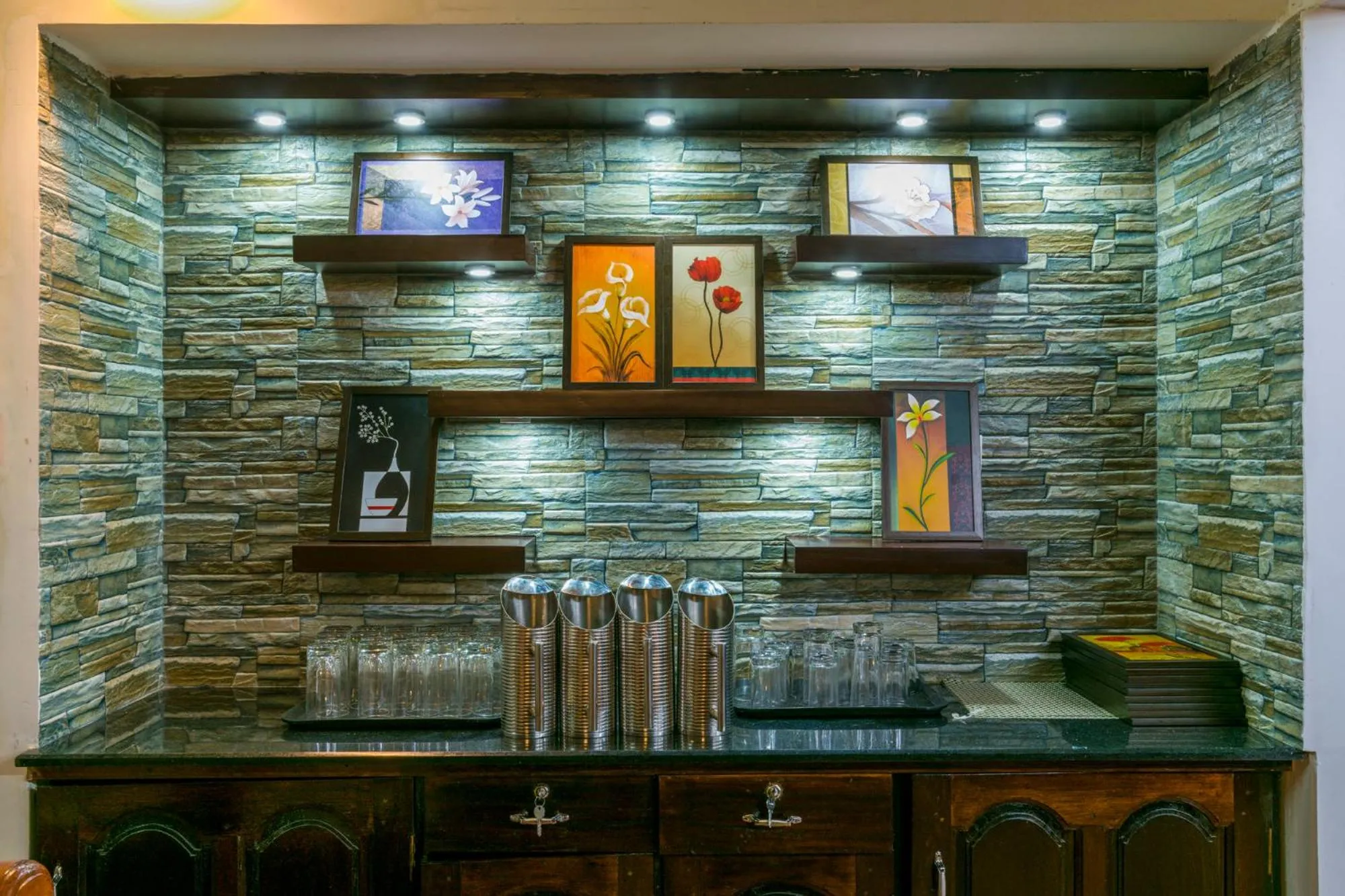 Restaurant/places to eat in Warmth Lake Haven