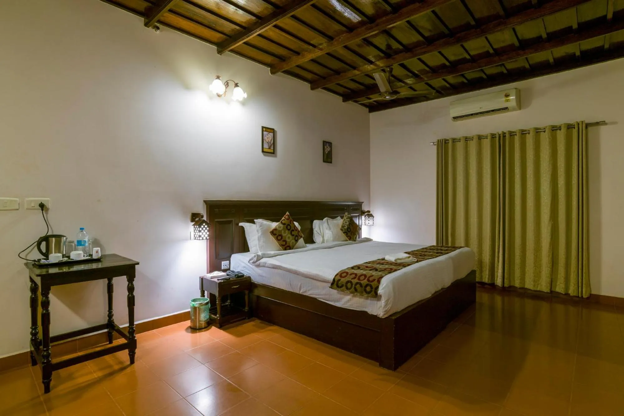 Bedroom, Bed in Warmth Lake Haven