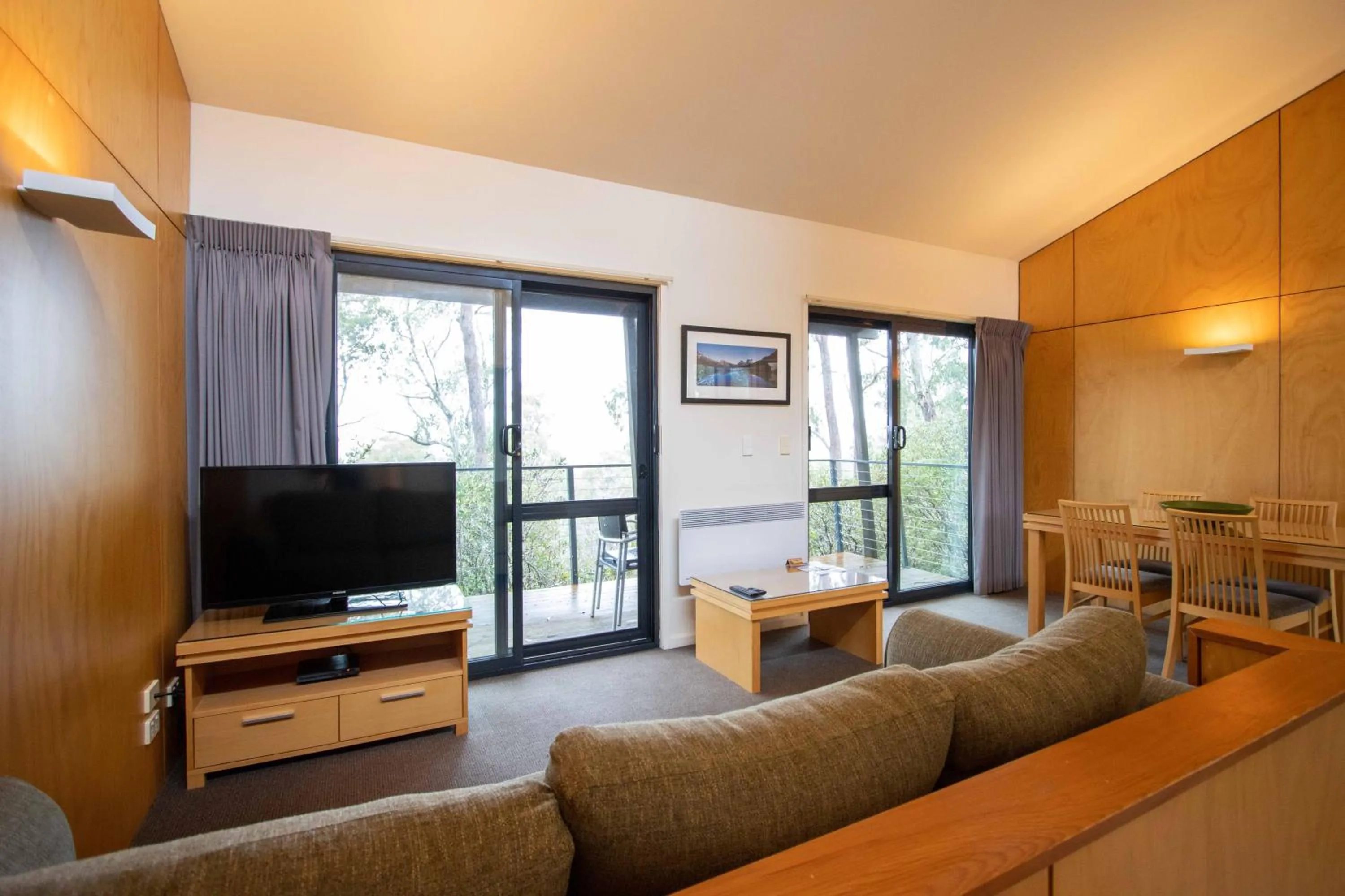 Communal lounge/ TV room in Cradle Mountain Wilderness Village