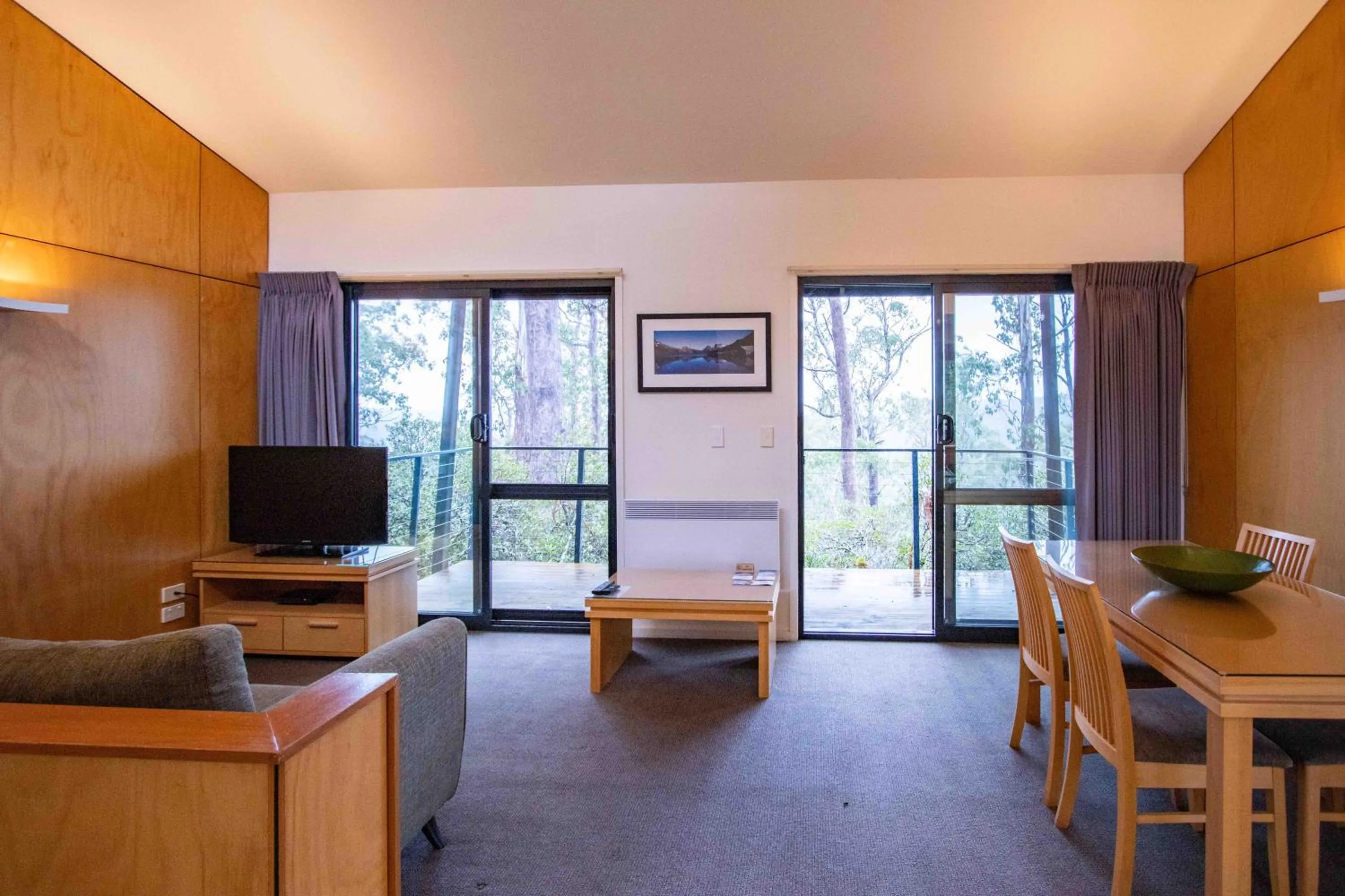 Communal lounge/ TV room in Cradle Mountain Wilderness Village