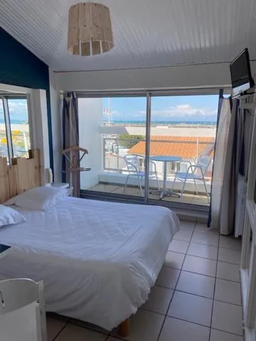 Double Room with Balcony and Sea View in Hotel Bord A Bord