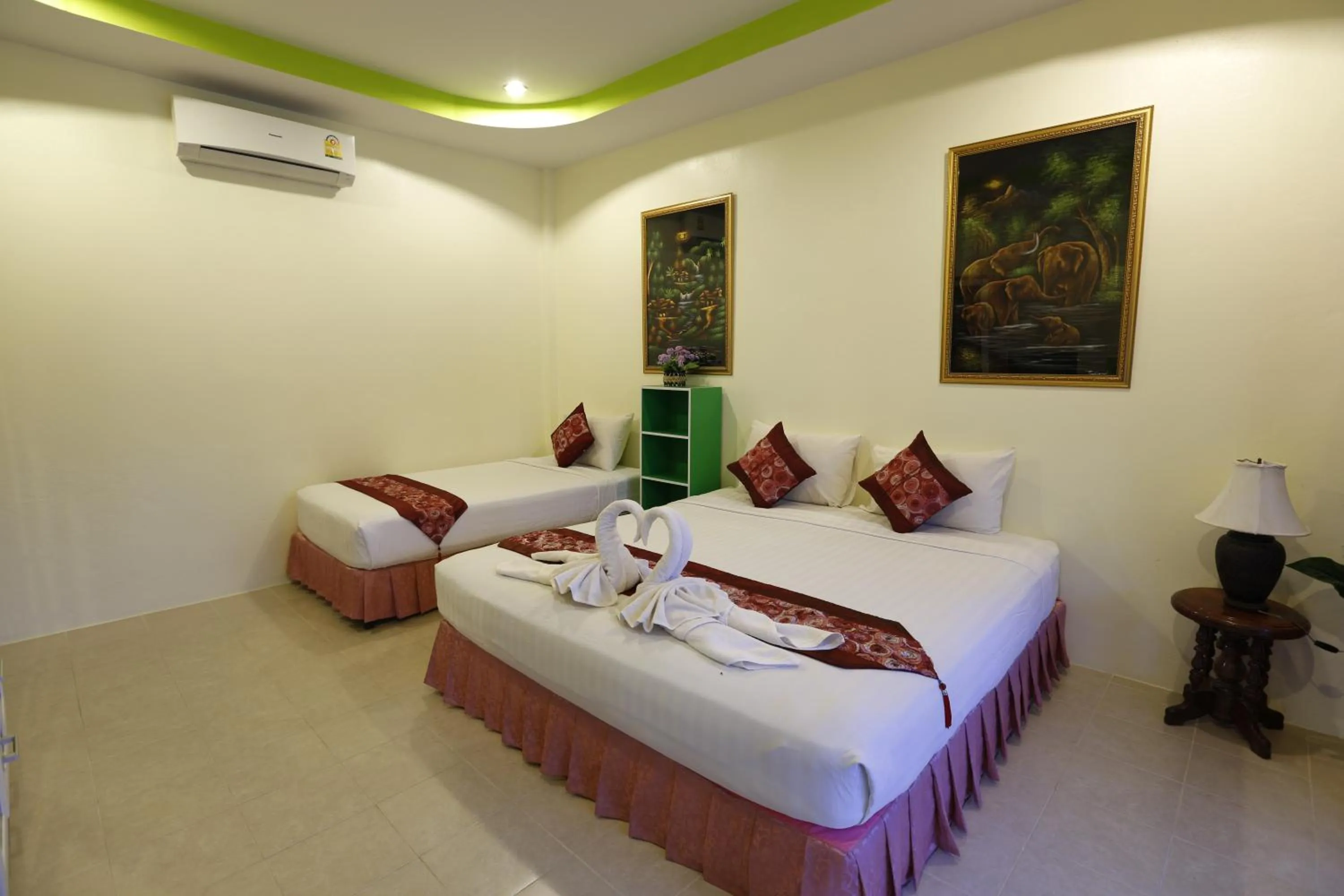 Bed in Rung Arun Resort