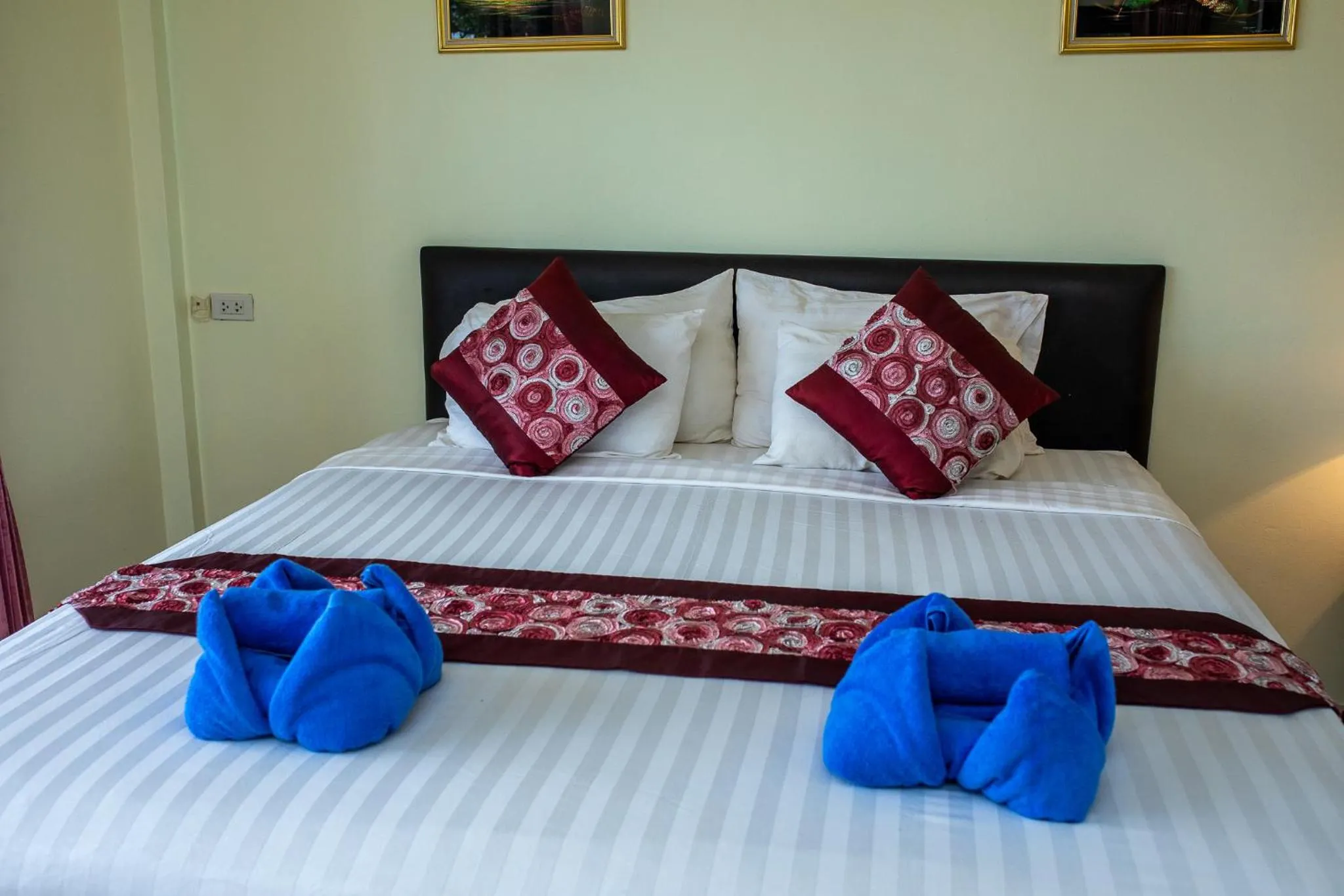 Bed in Rung Arun Resort