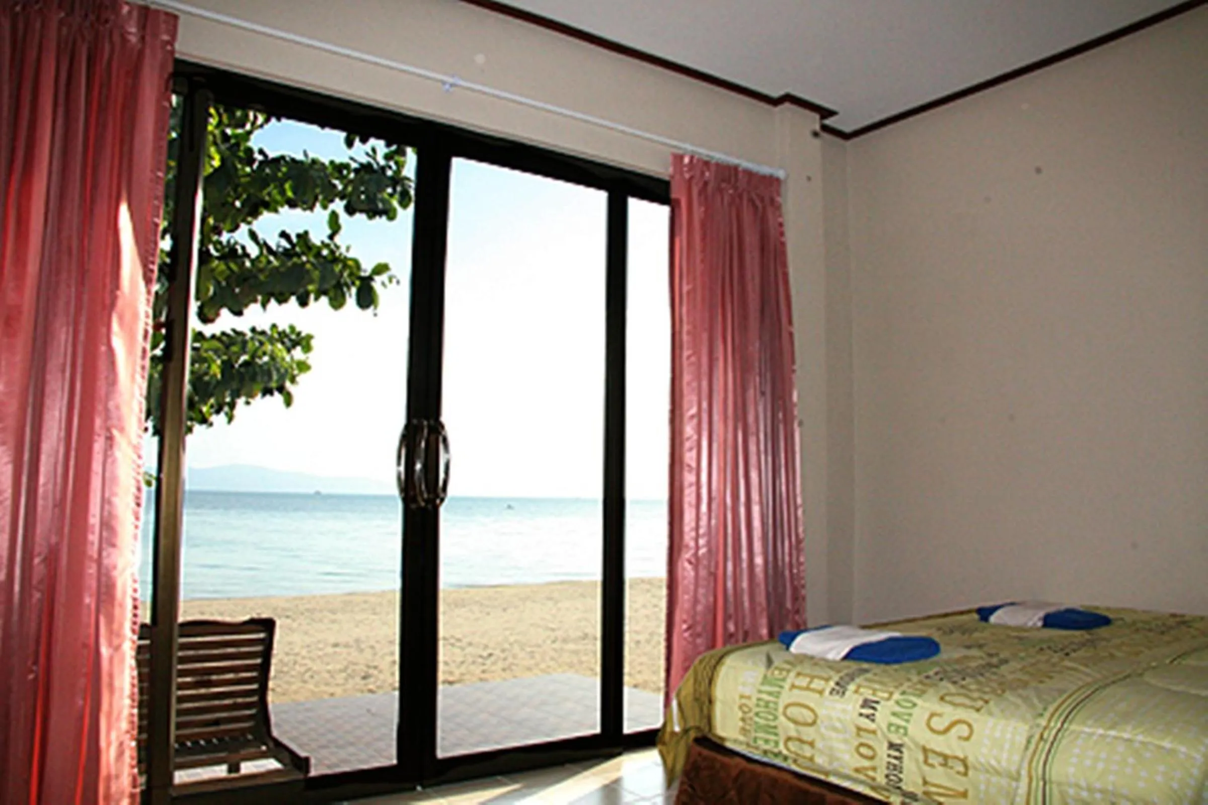 Restaurant/places to eat, Bed in Rung Arun Resort