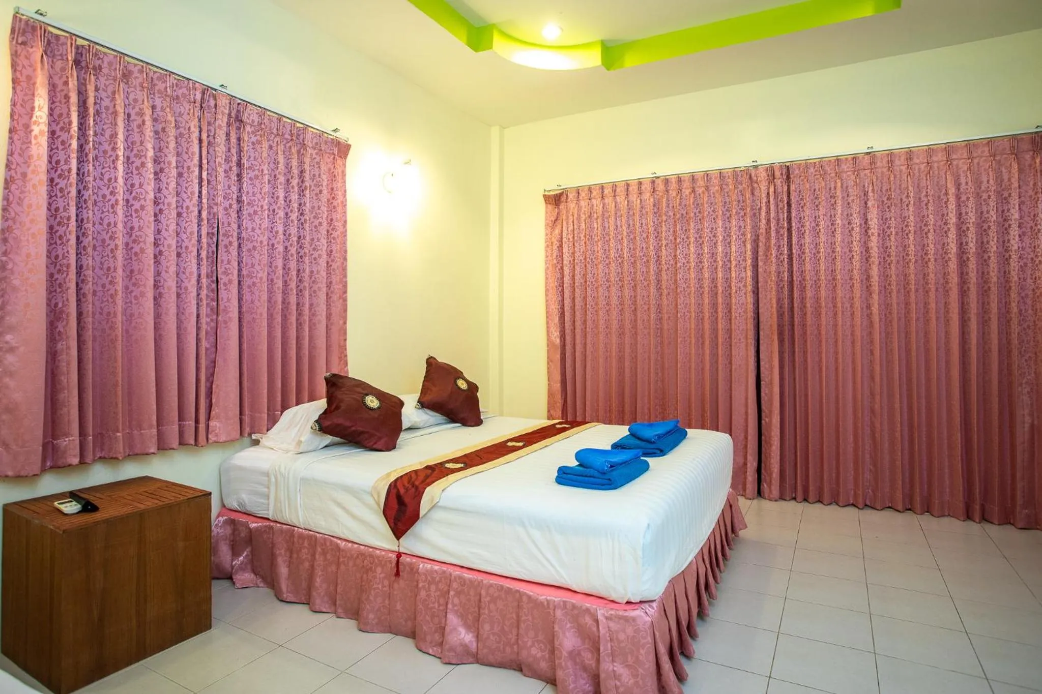 Bed in Rung Arun Resort