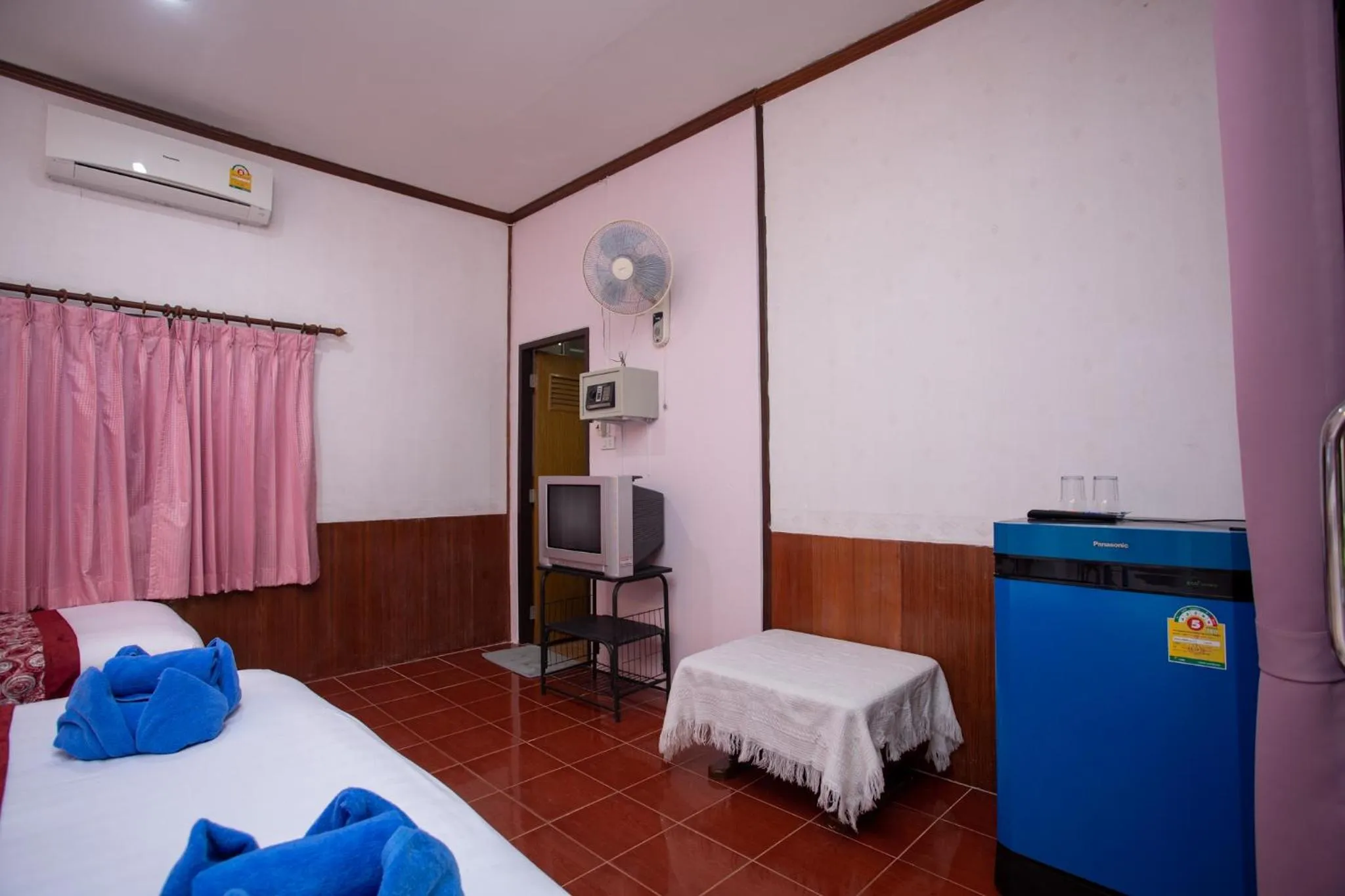 TV and multimedia, Bed in Rung Arun Resort