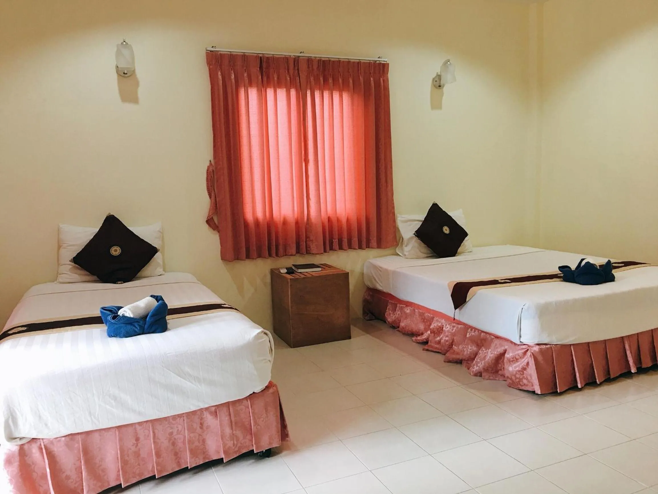 Restaurant/places to eat, Bed in Rung Arun Resort