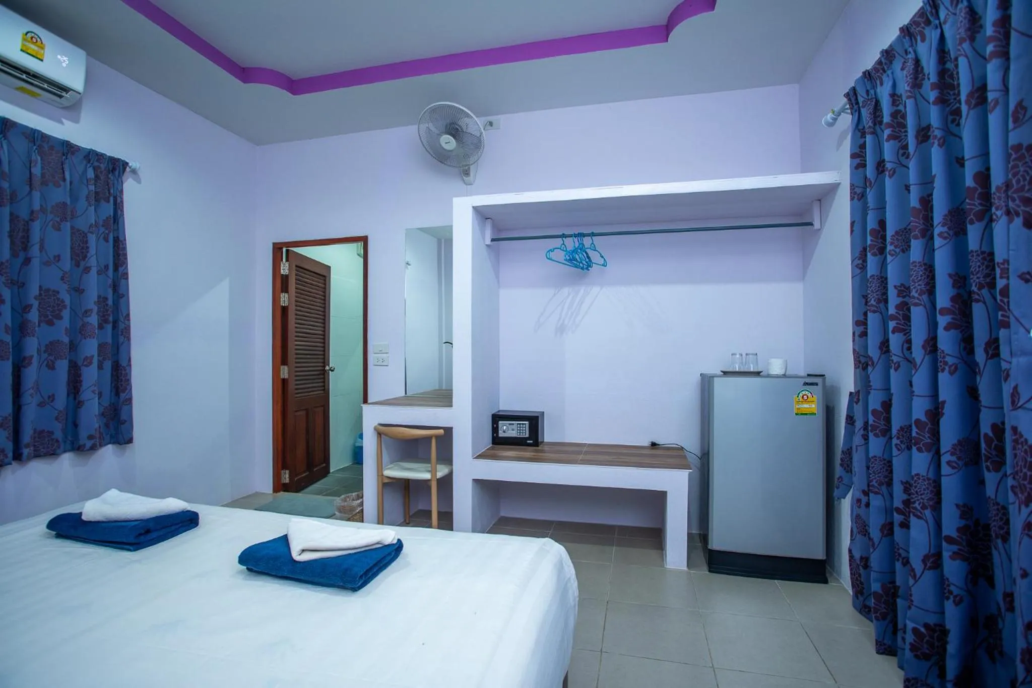 Photo of the whole room, Bed in Rung Arun Resort