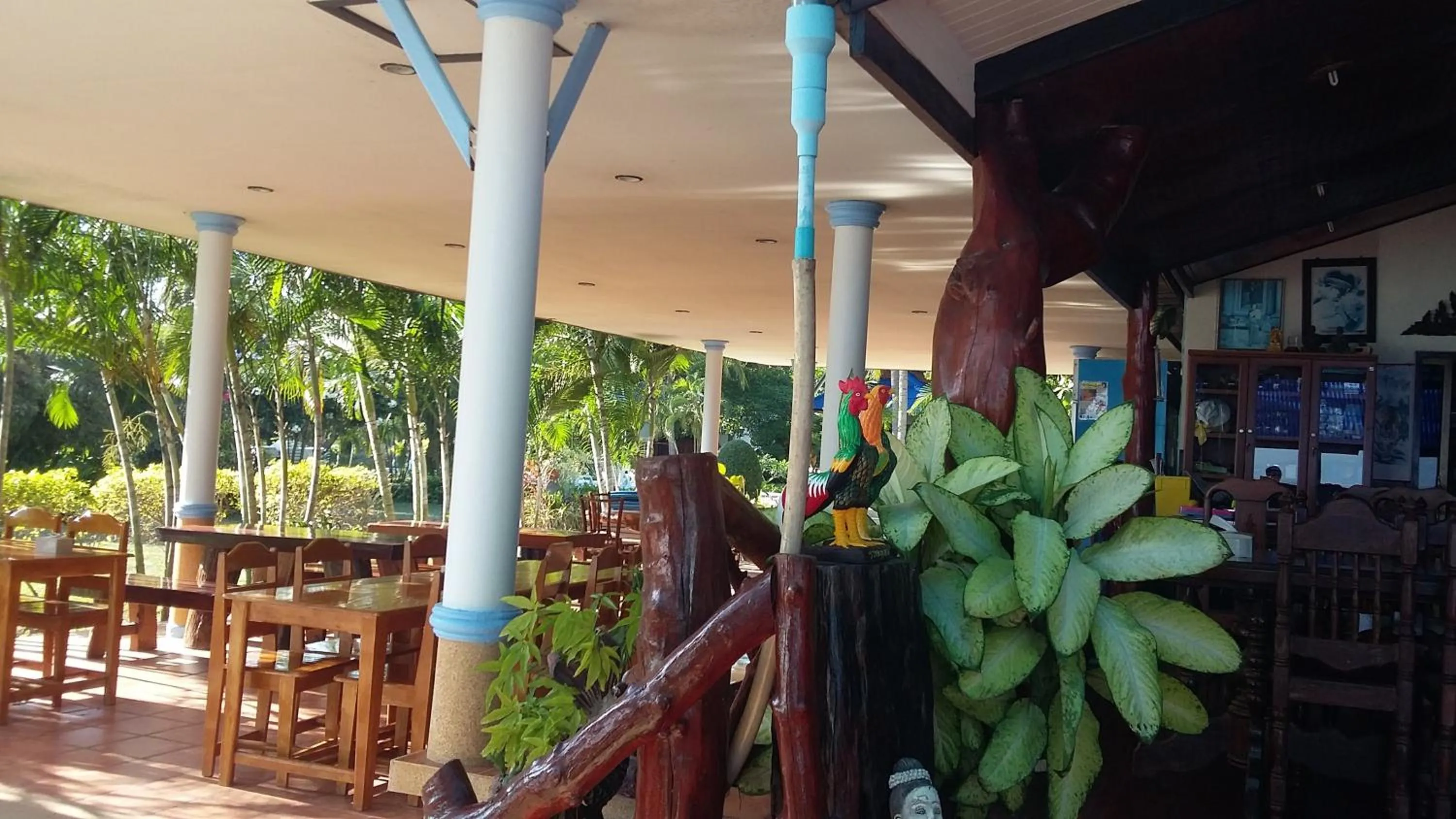 Restaurant/places to eat in Rung Arun Resort