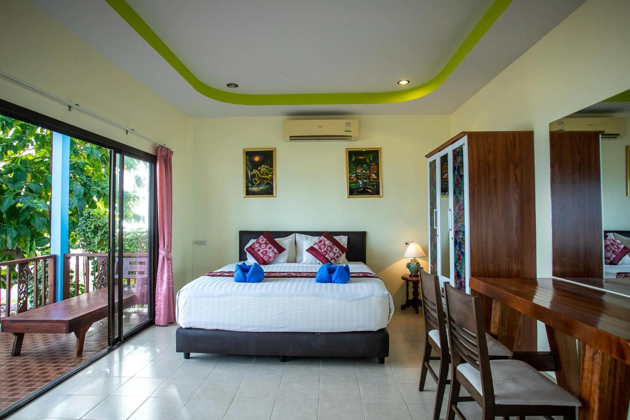 Photo of the whole room, Bed in Rung Arun Resort