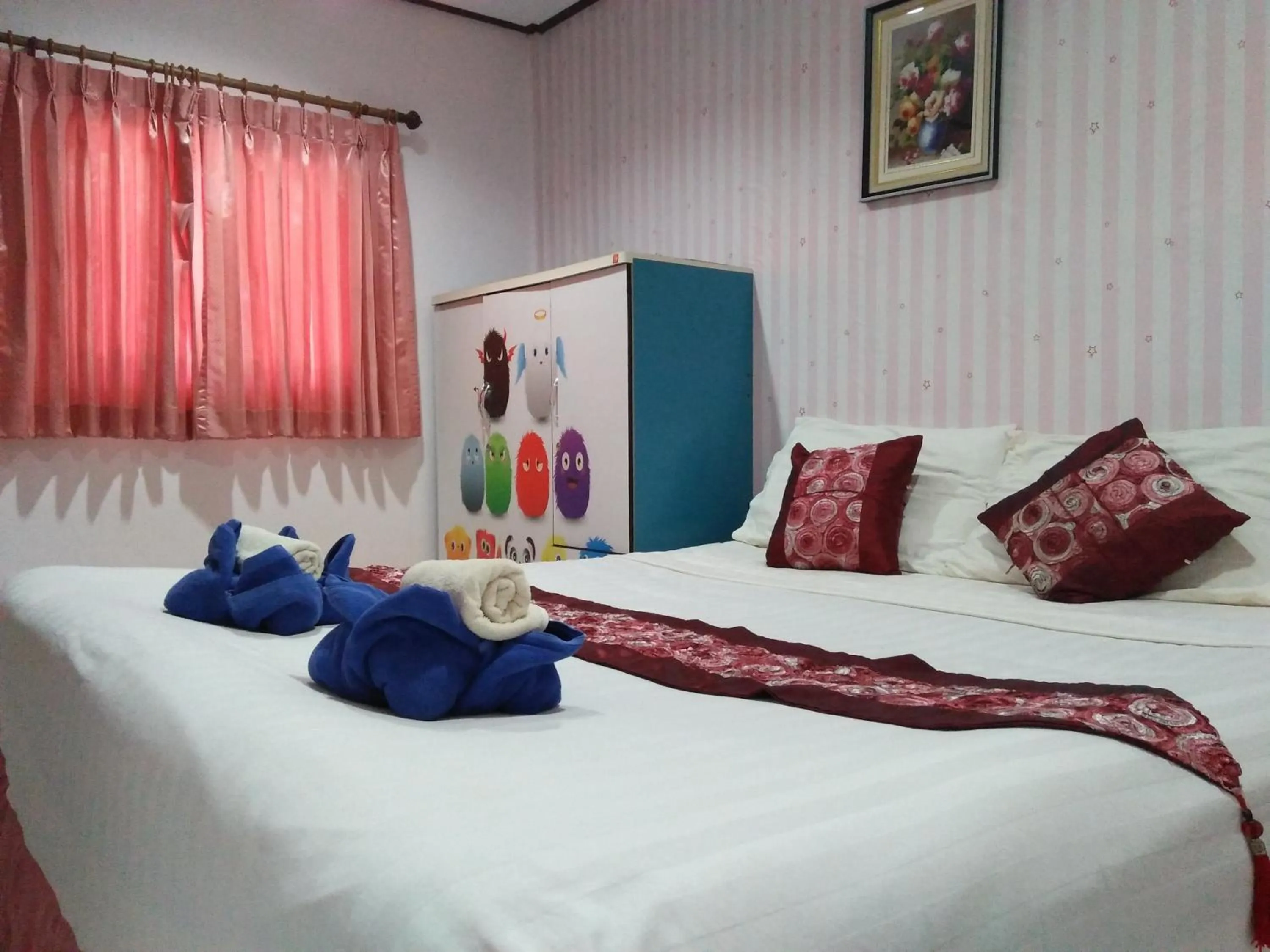 Restaurant/places to eat, Bed in Rung Arun Resort