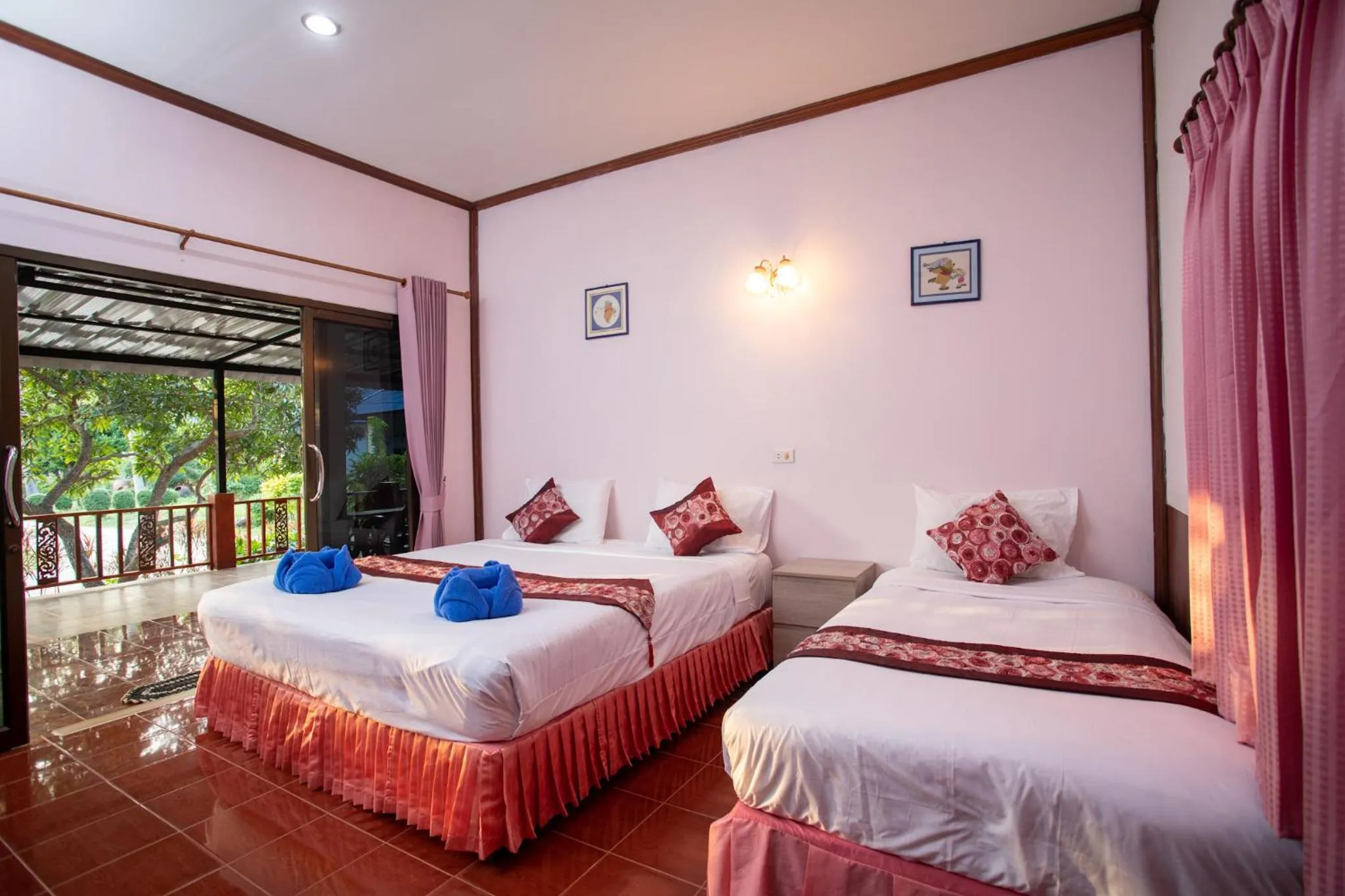 Bed in Rung Arun Resort