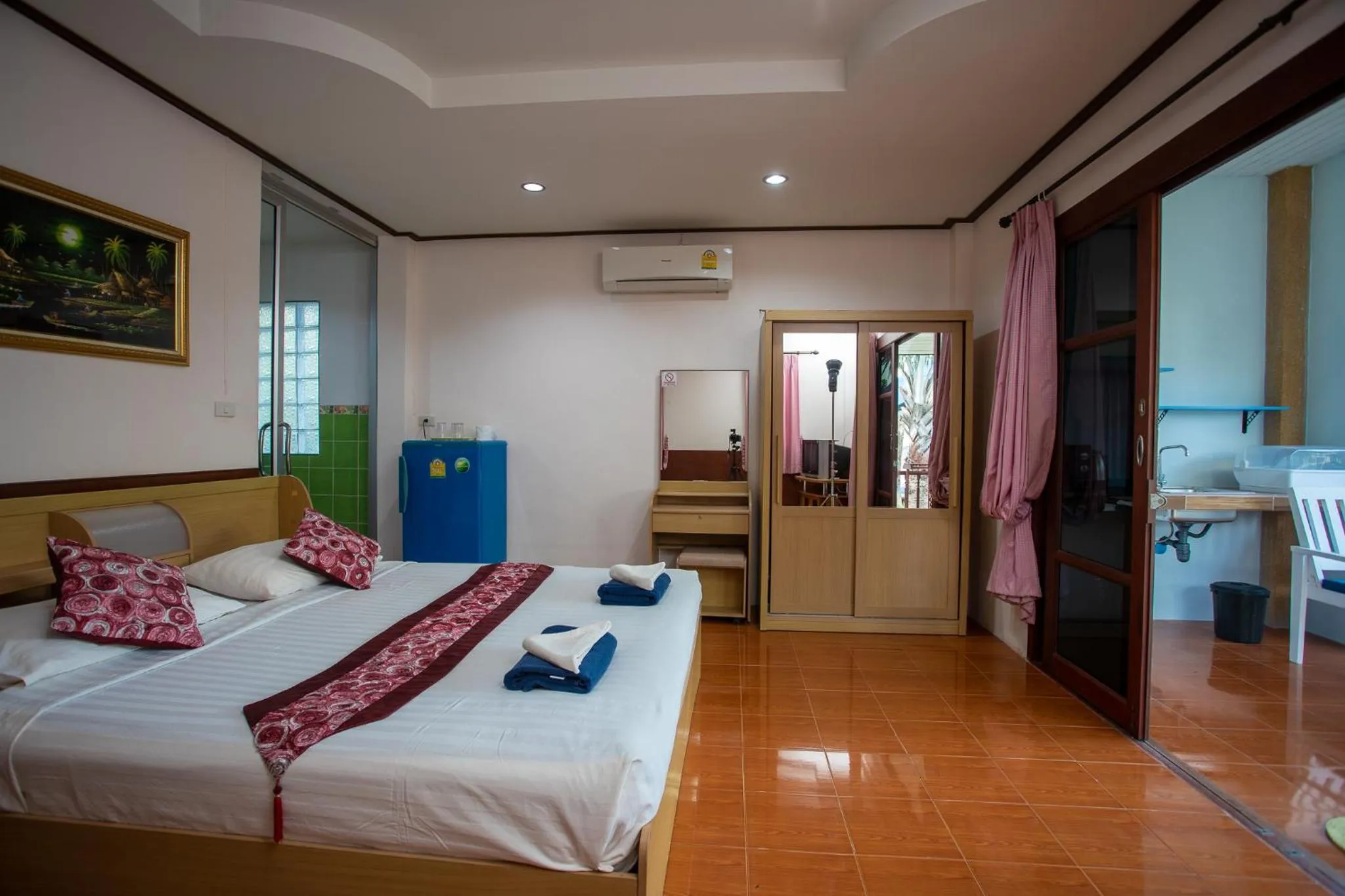 Photo of the whole room, Bed in Rung Arun Resort