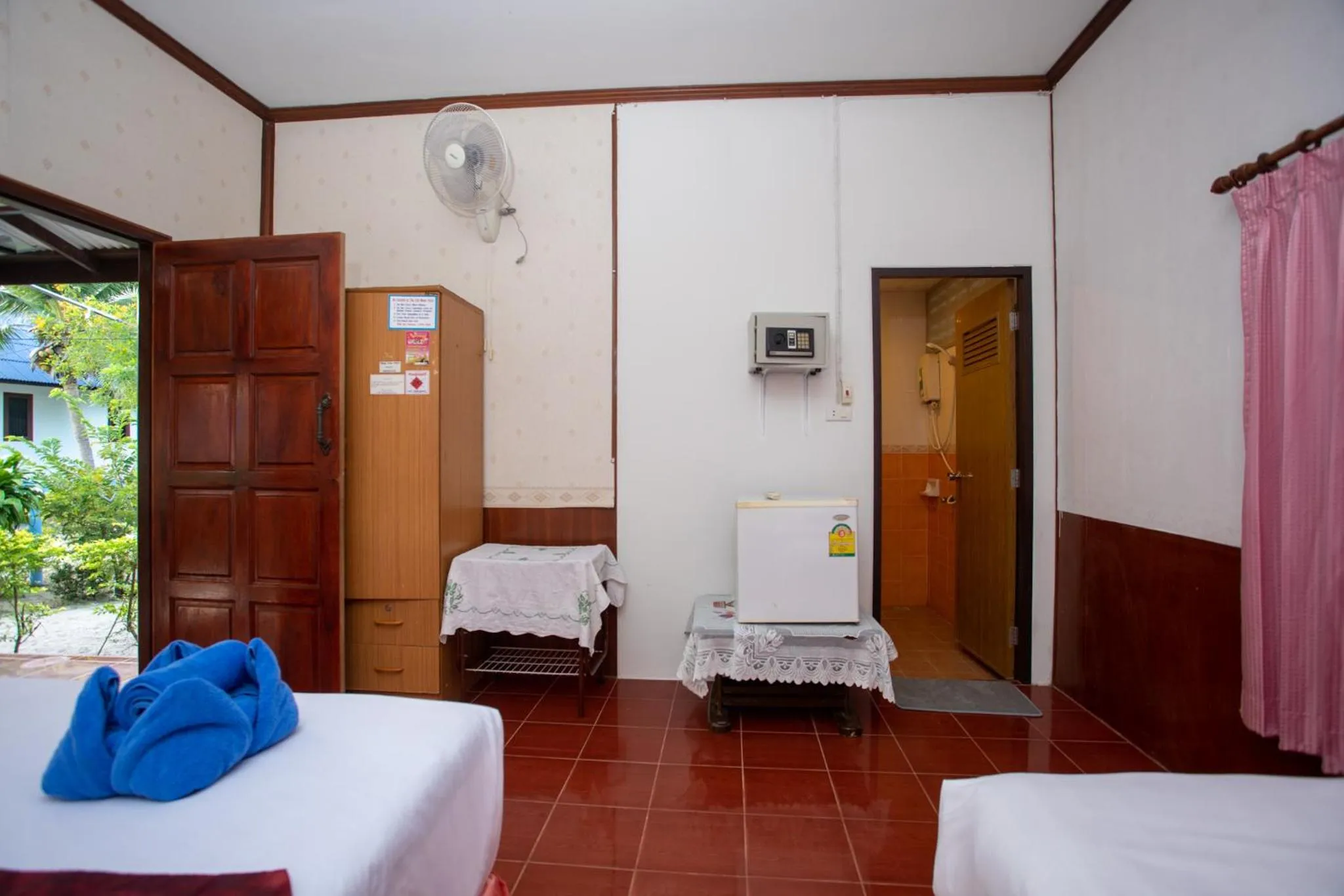 Photo of the whole room, Bed in Rung Arun Resort