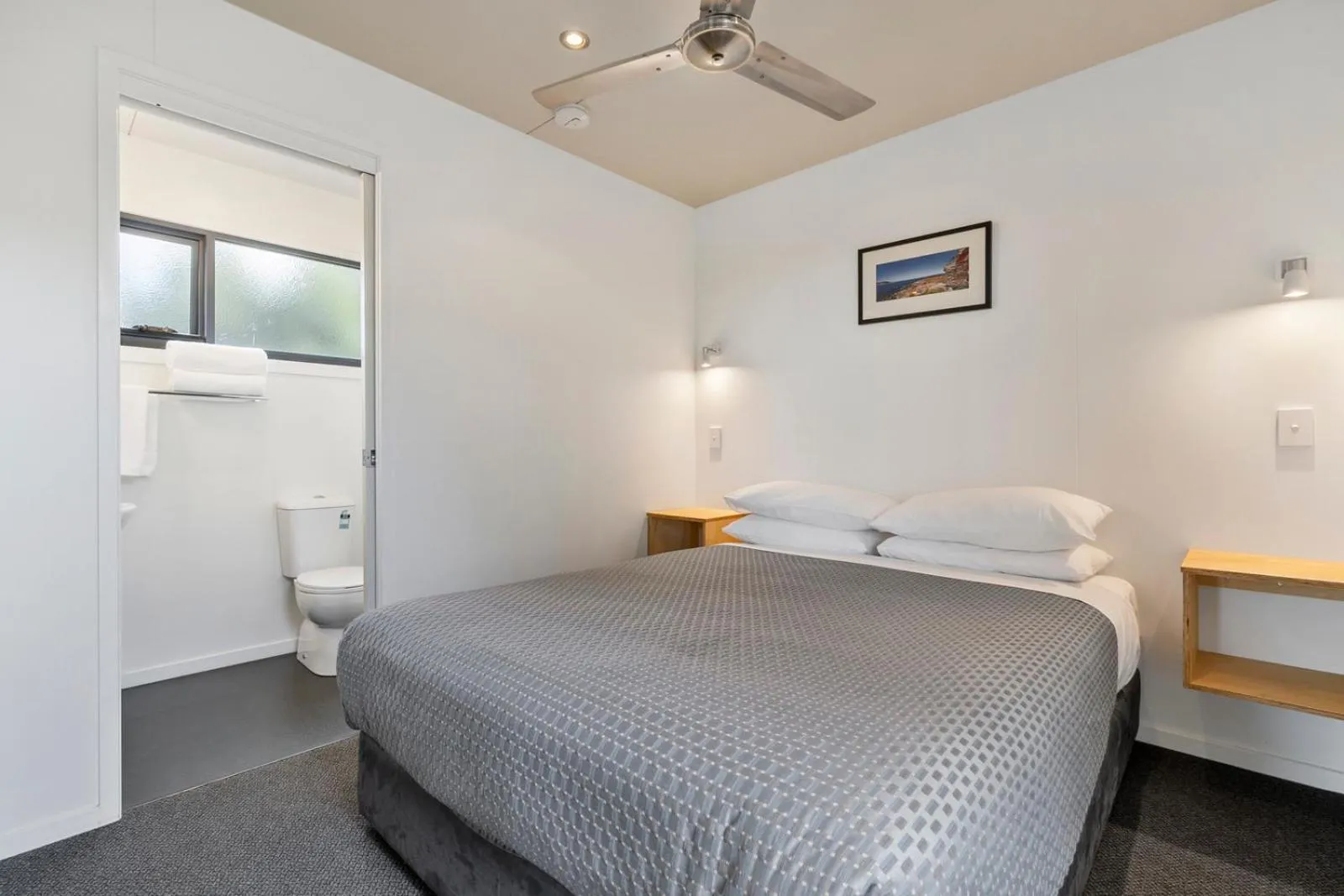 Bed in Swansea Beach Chalets