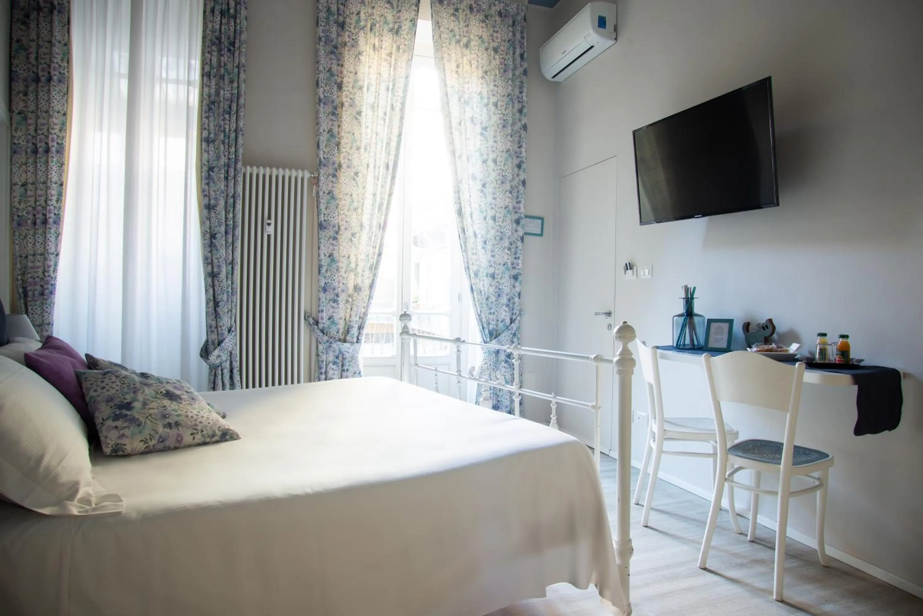 Photo of the whole room, Bed in Maison Rêve Torino Centro