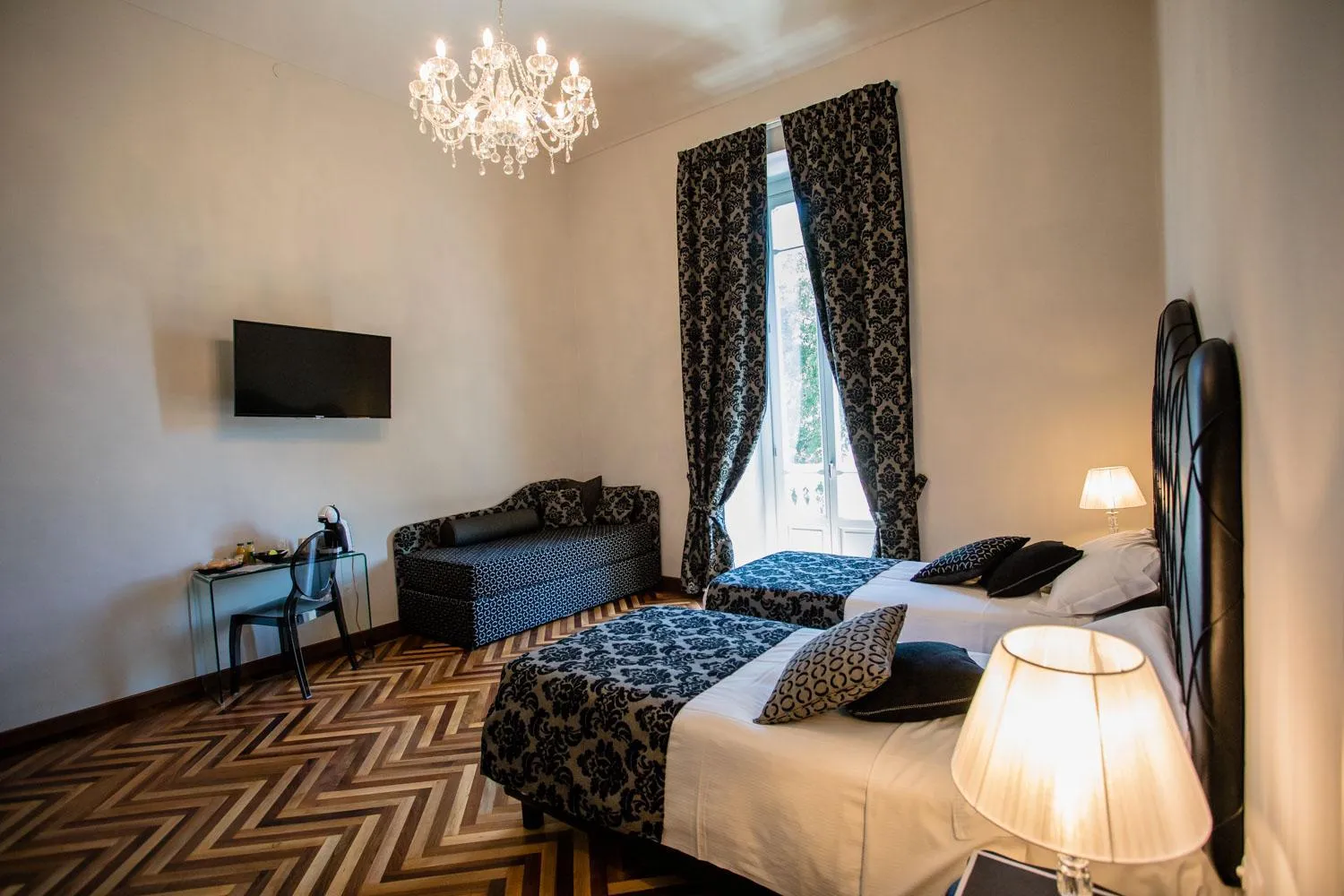 Photo of the whole room, Bed in Maison Rêve Torino Centro