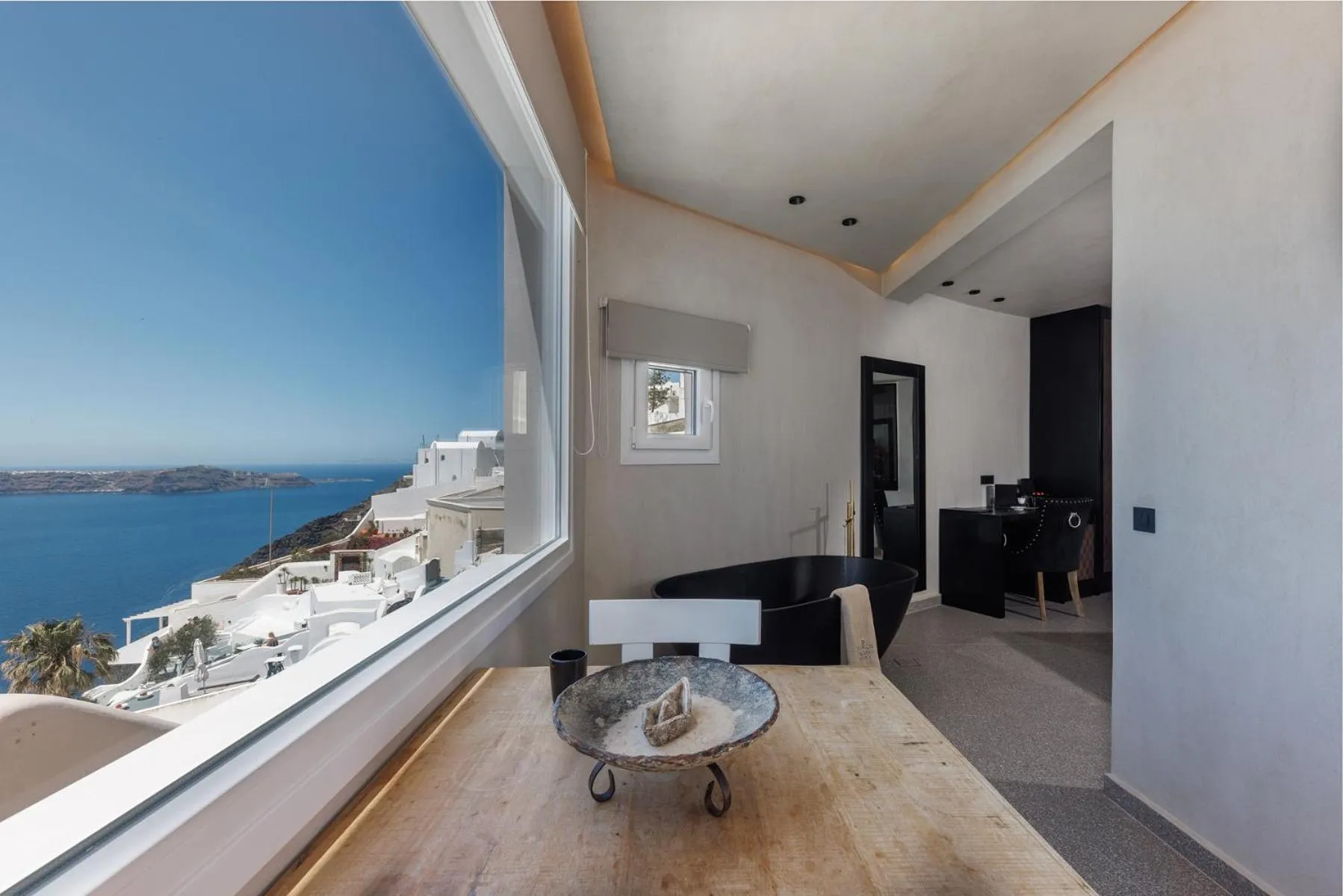 Damigos Caldera World