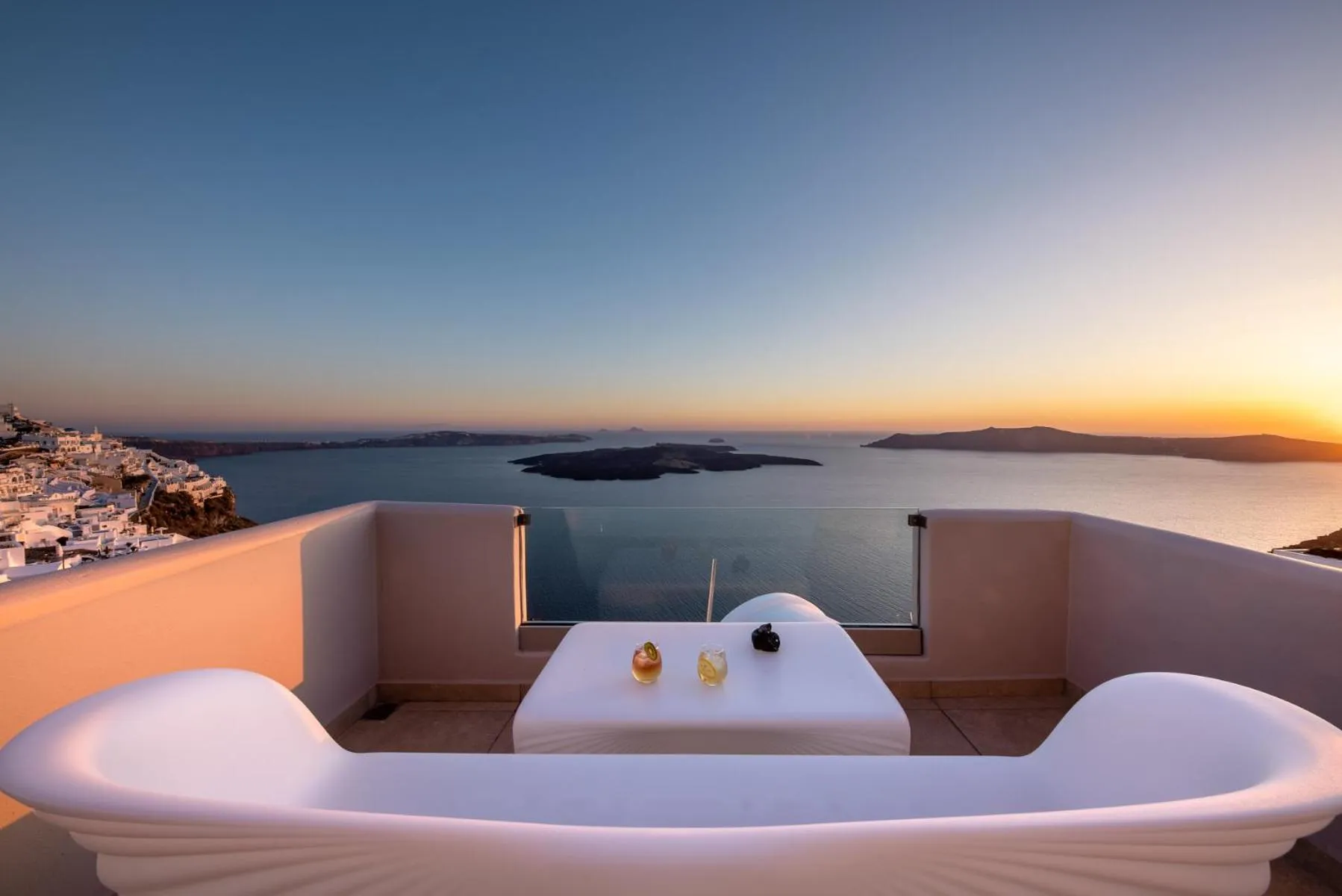 Damigos Caldera World