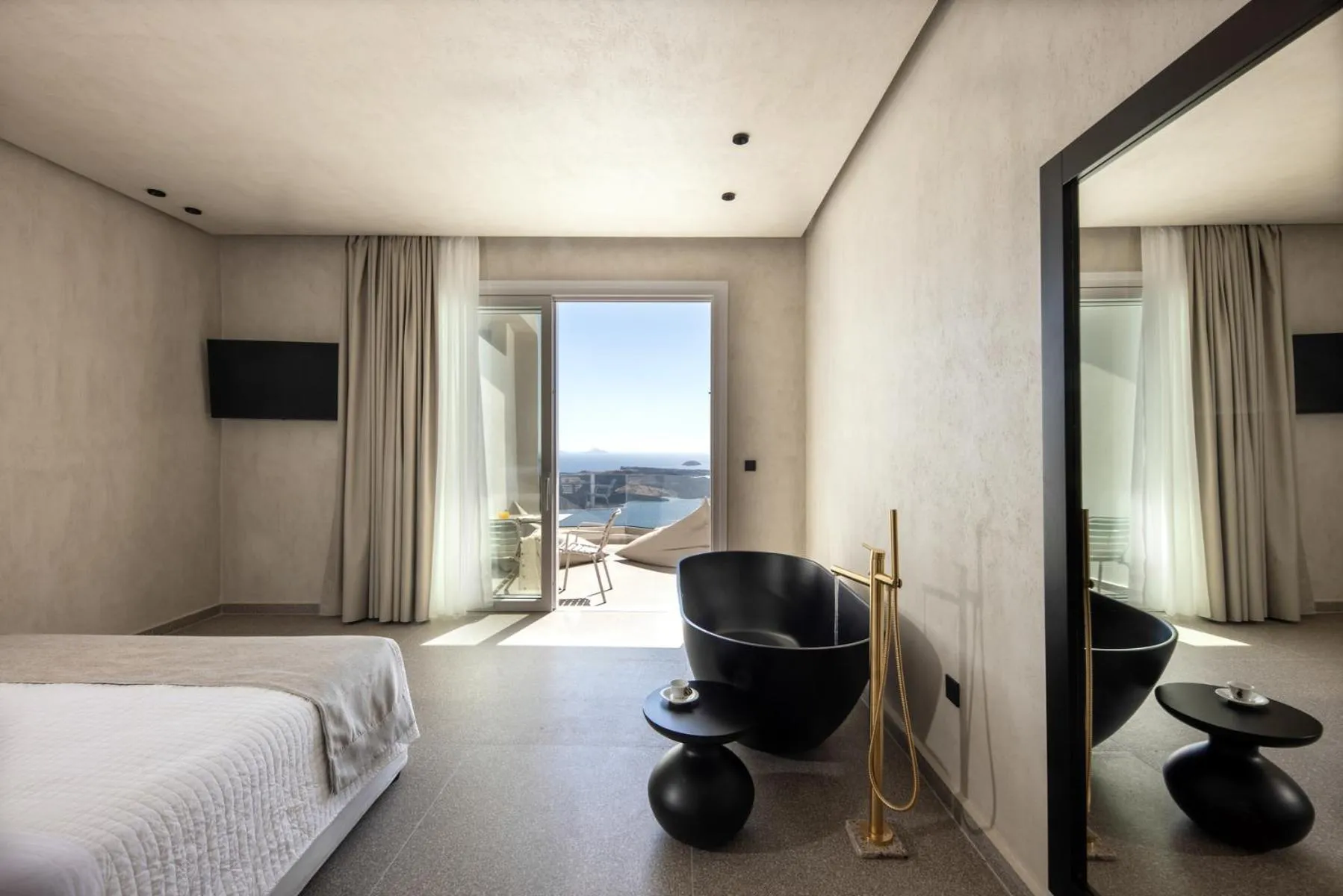 Bed in Damigos Caldera World