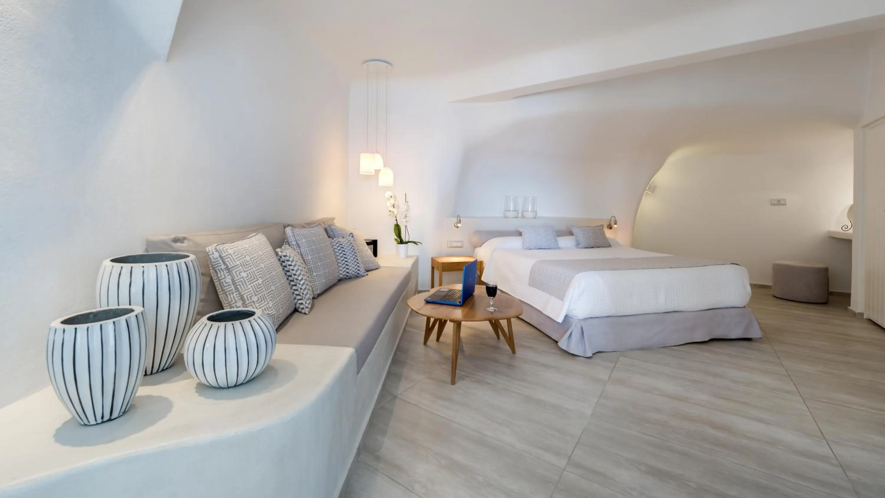 Bedroom, Bed in Damigos Caldera World