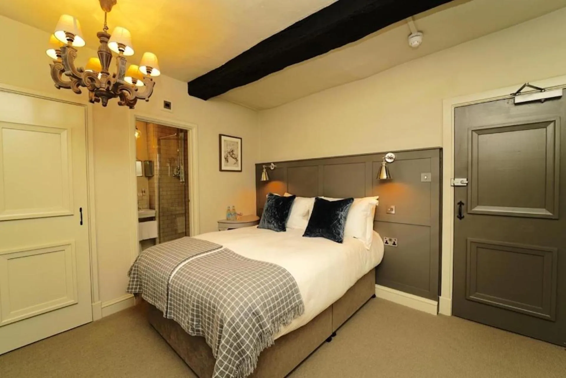 Bedroom, Bed in The Bull Hotel