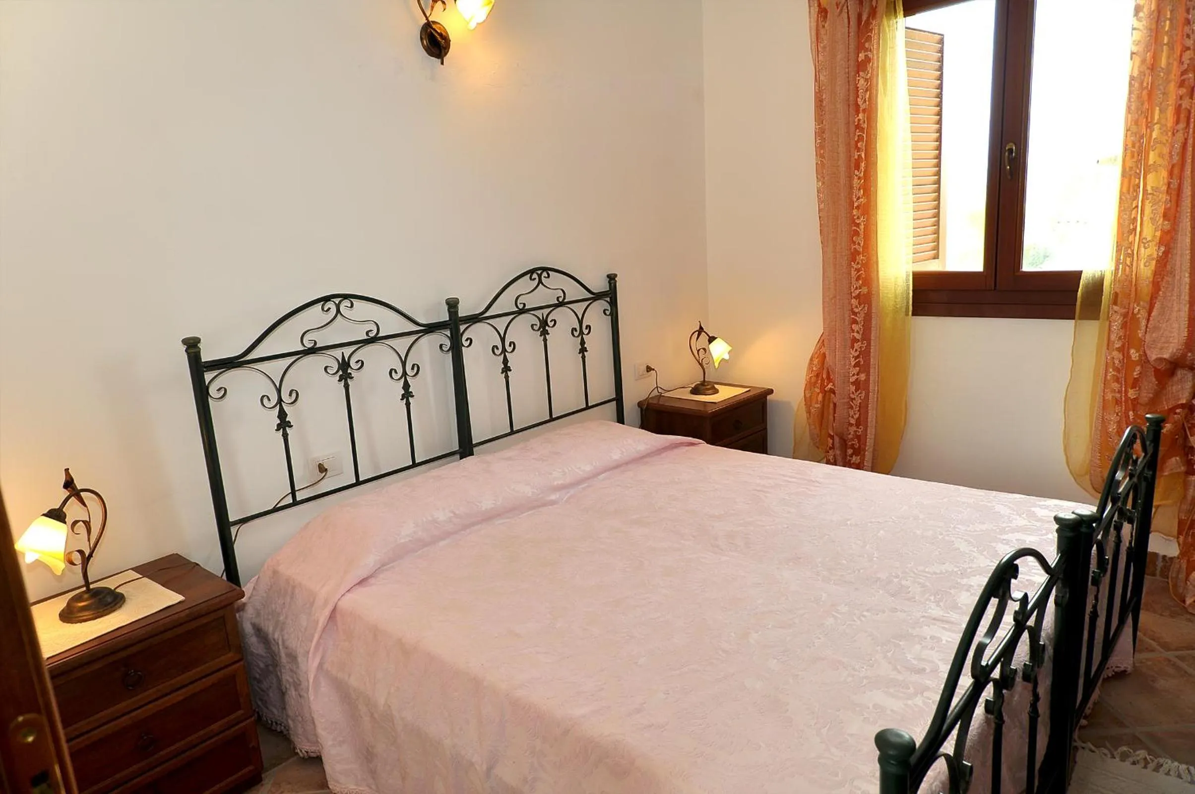 Bedroom, Bed in villa i ginepri