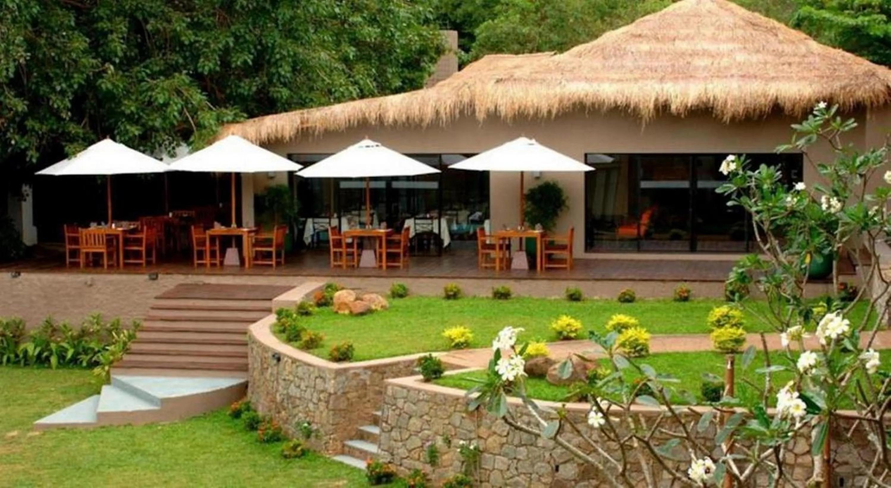 Restaurant/places to eat in EKHO Safari Tissa