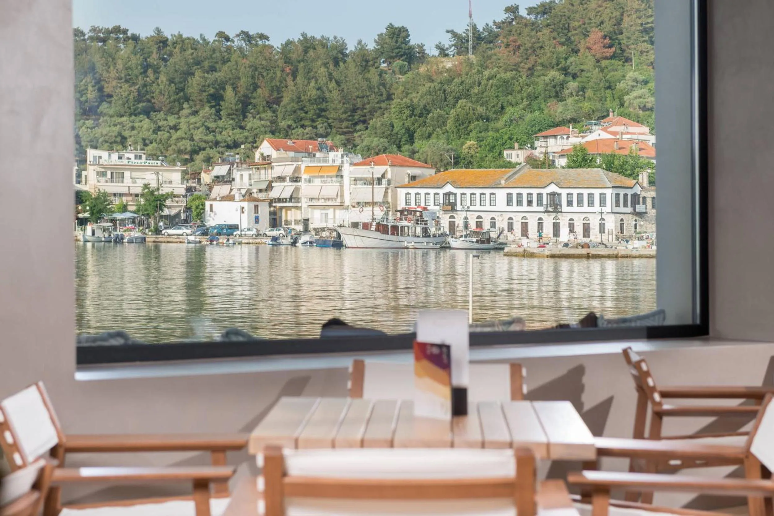 Restaurant/places to eat in Angelica Hotel