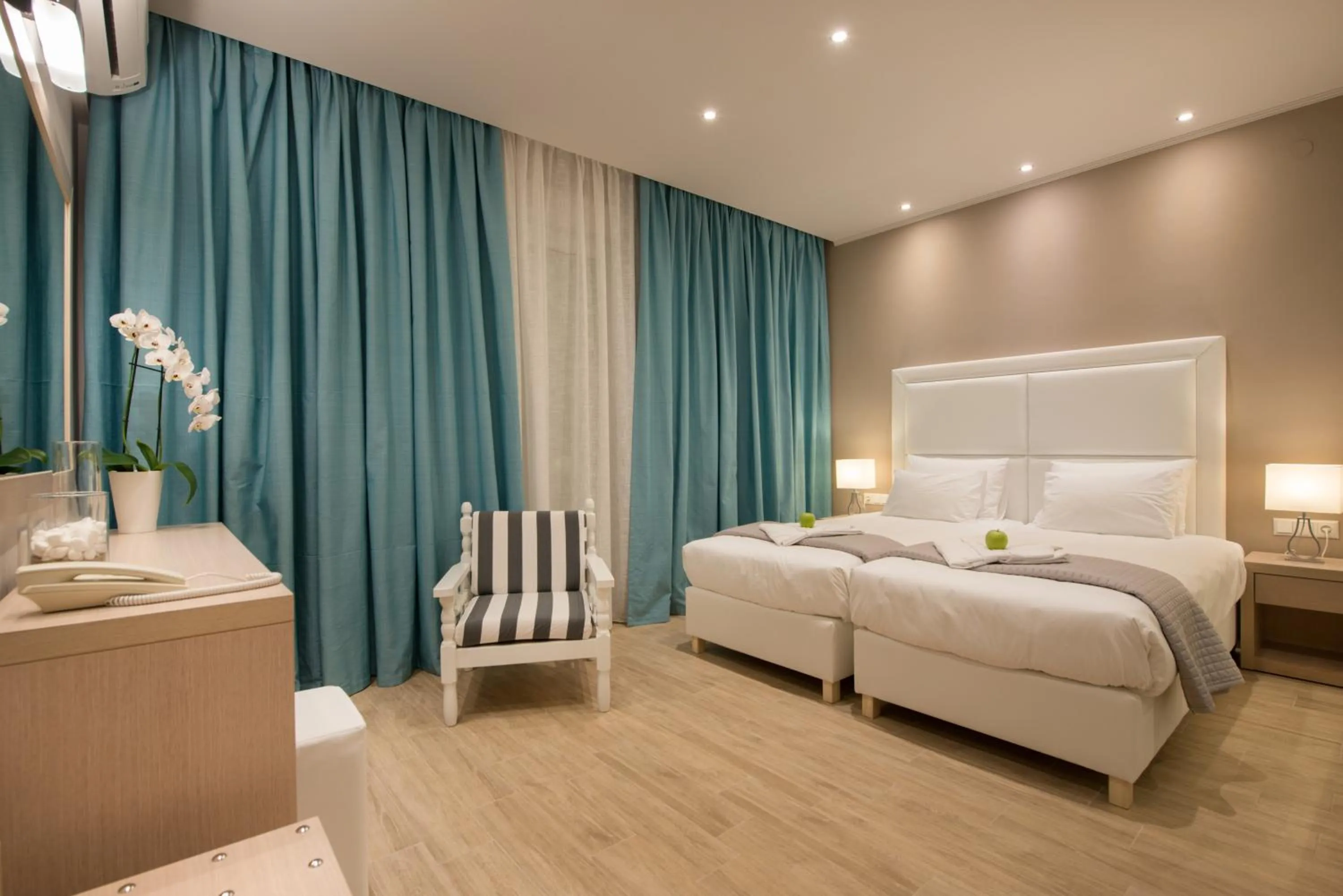 Bedroom, Bed in Angelica Hotel