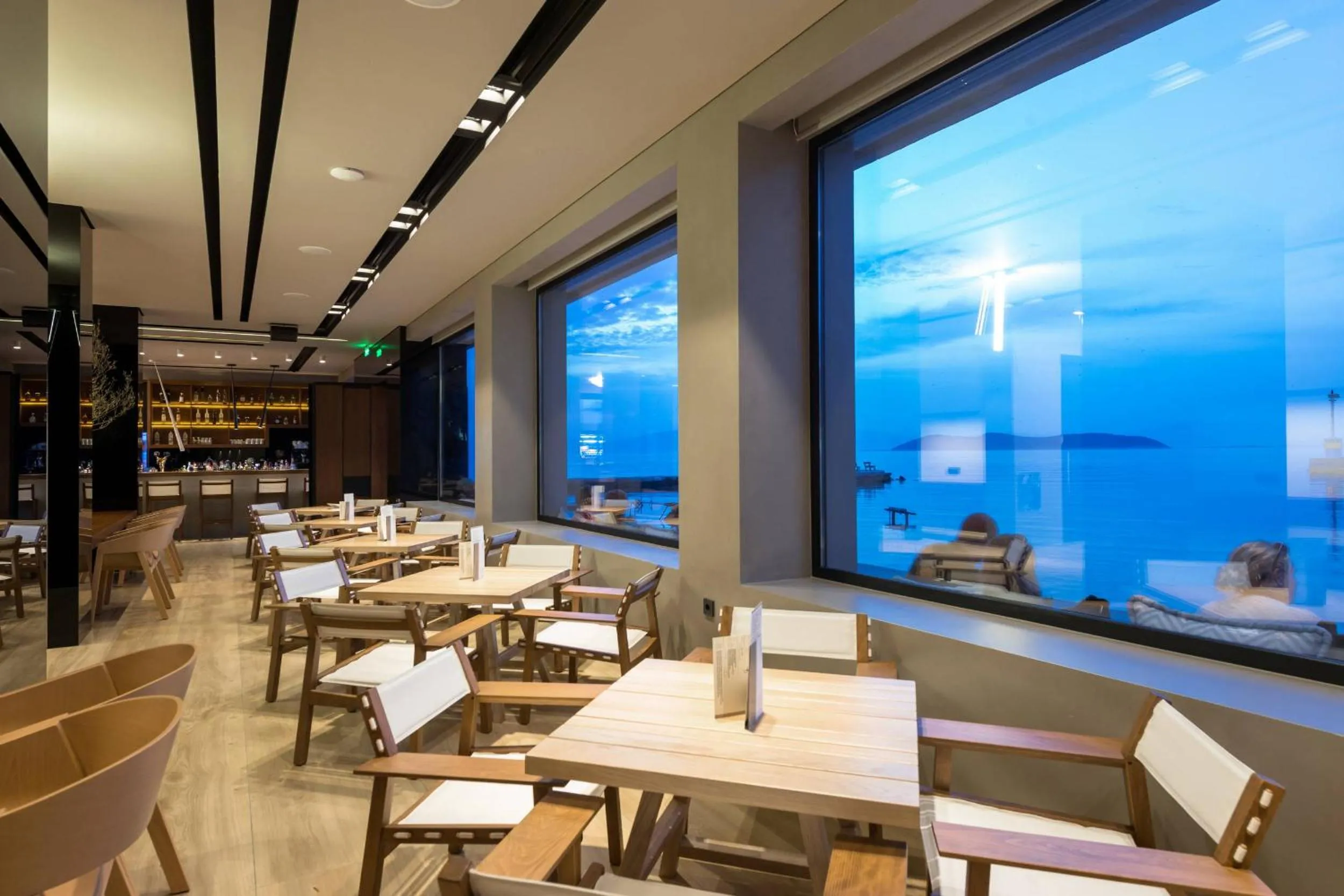 Restaurant/places to eat in Angelica Hotel