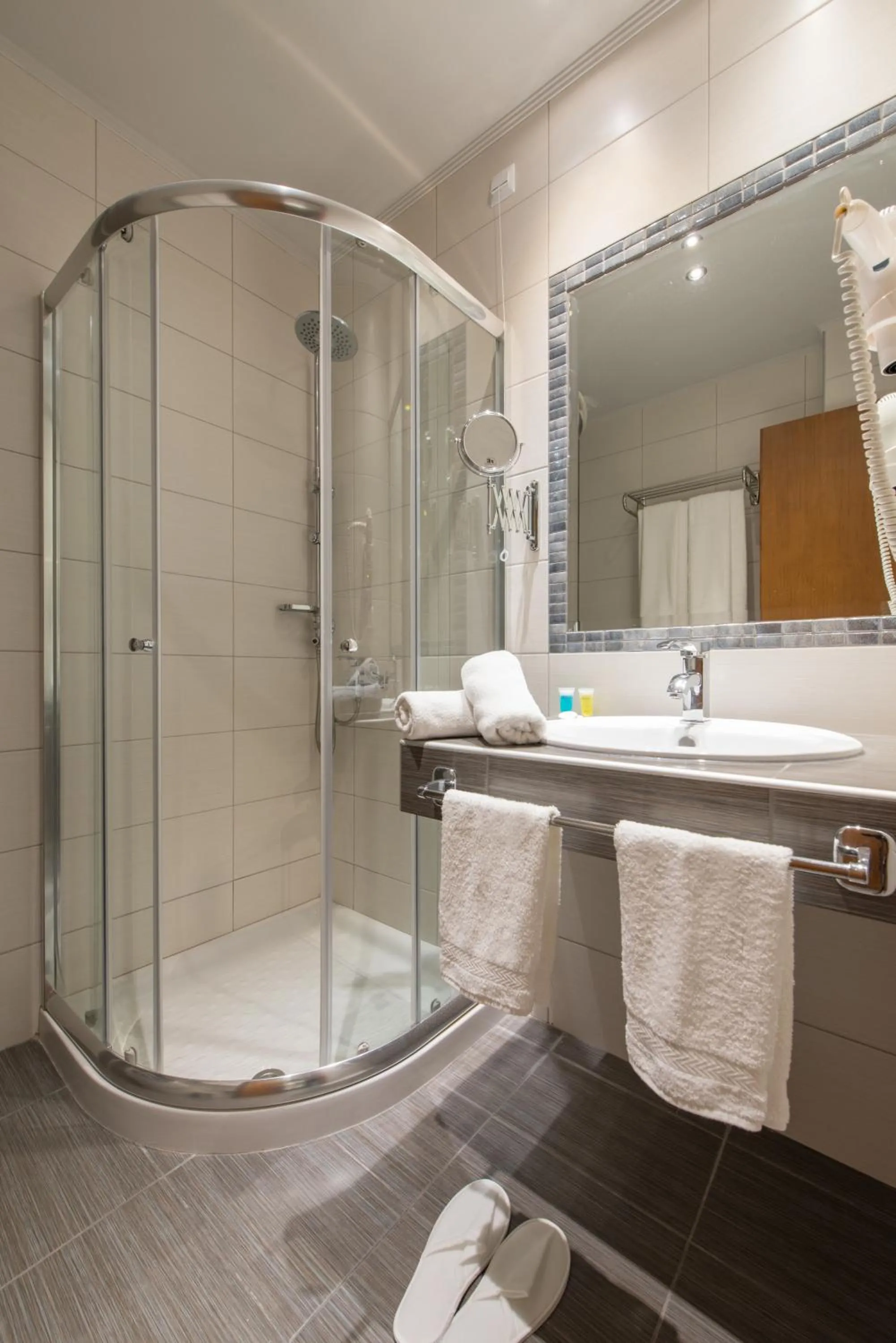 Shower in Angelica Hotel