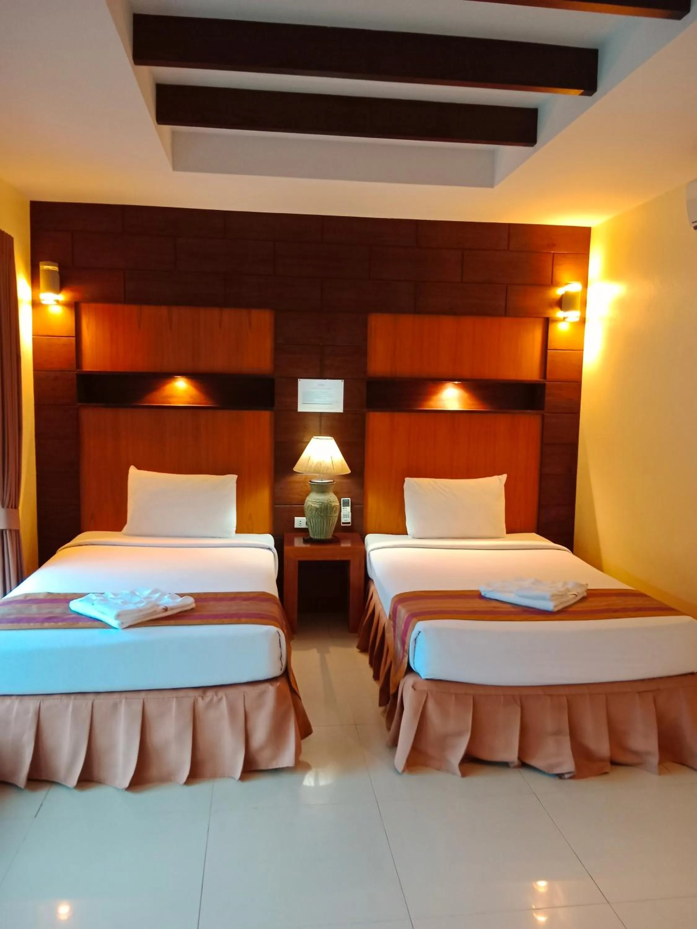 Property building, Bed in Tommy Resort