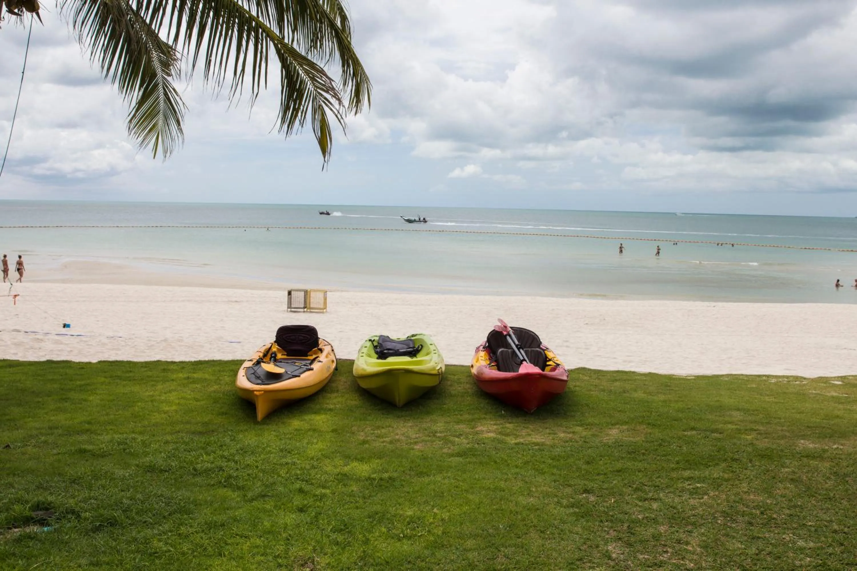 Beach in Tommy Resort