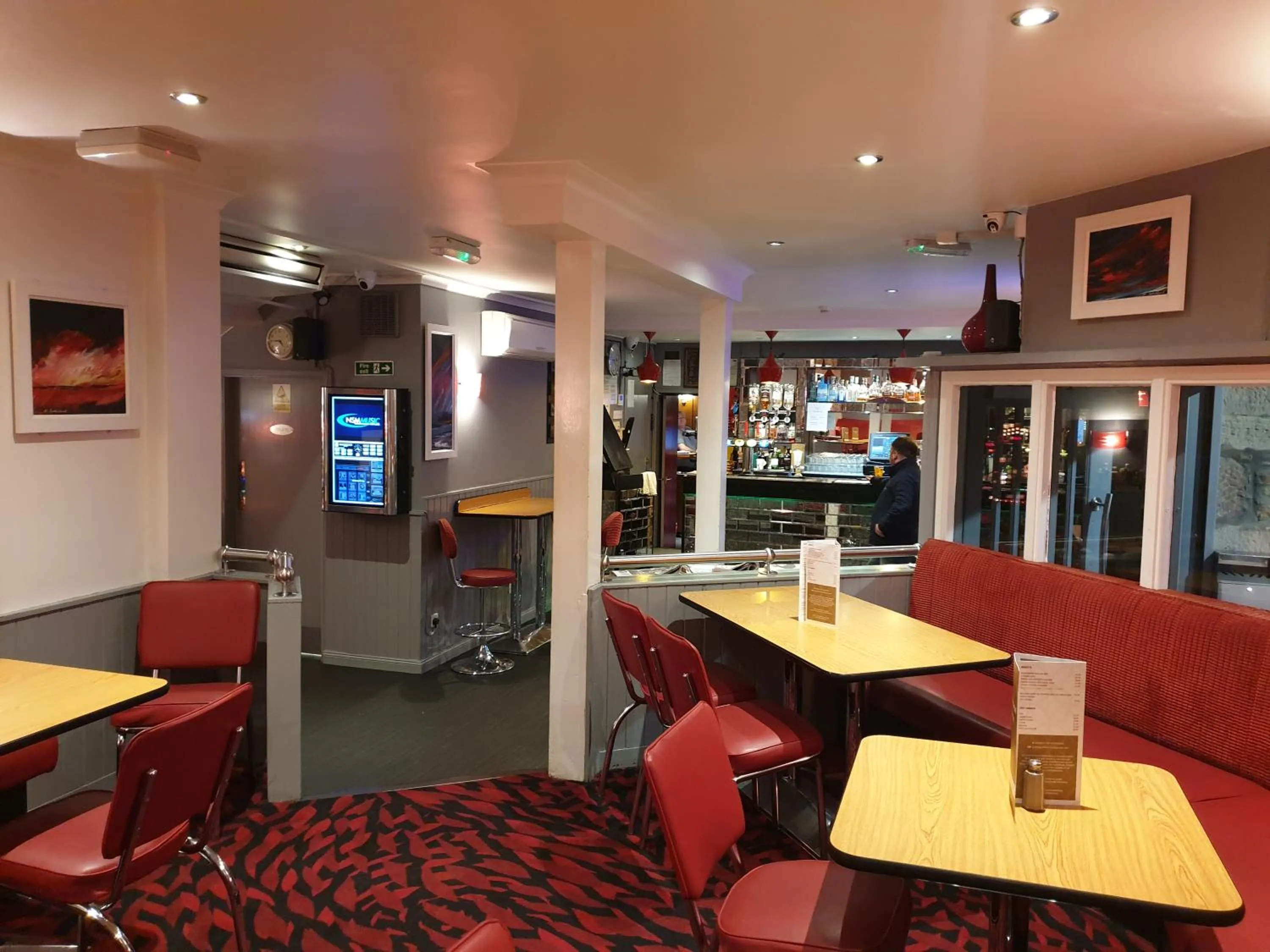 Restaurant/places to eat in Commercial Hotel