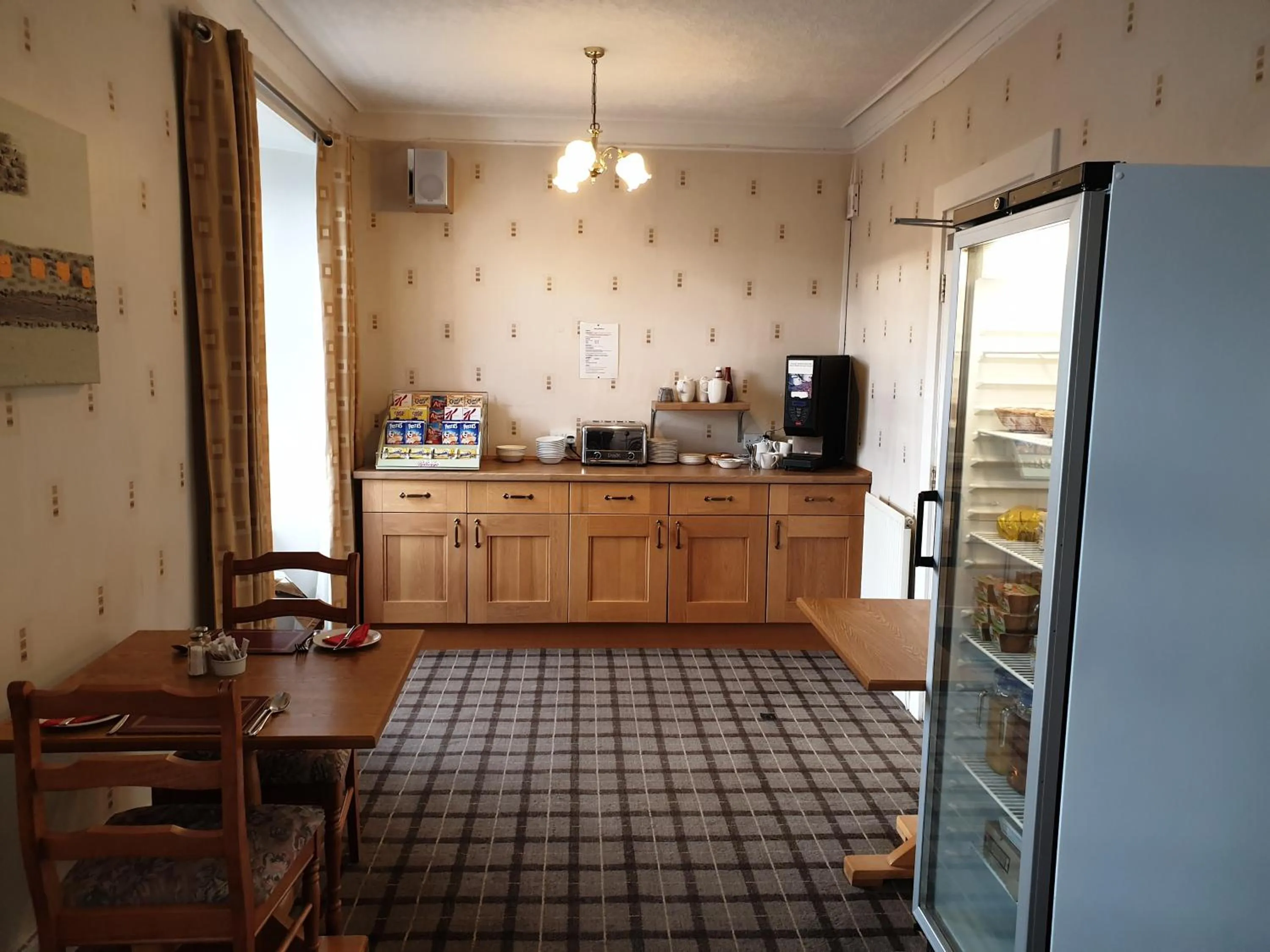 Food and drinks in Commercial Hotel